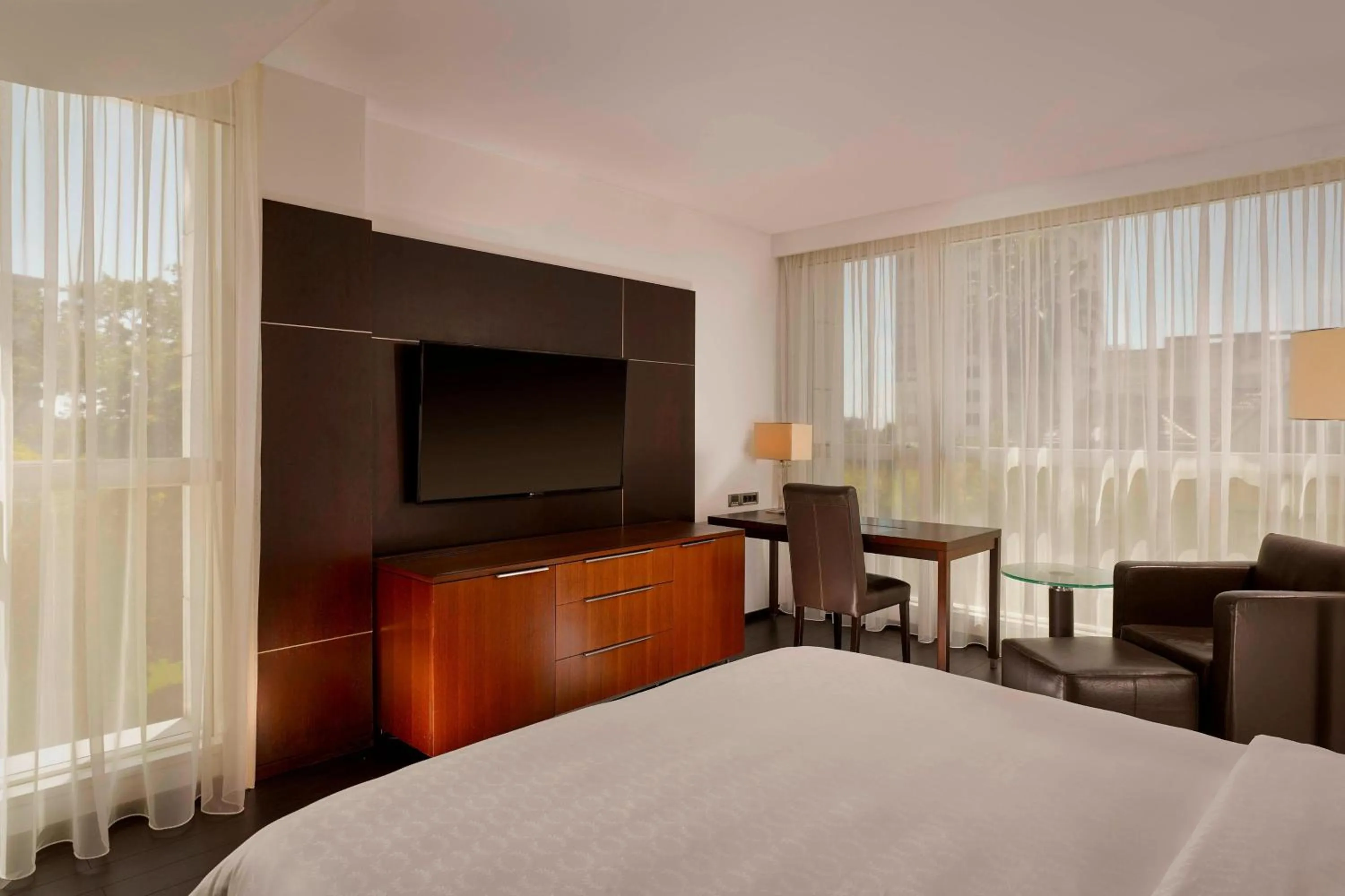 Photo of the whole room, Bed in Sheraton Porto Hotel & Spa