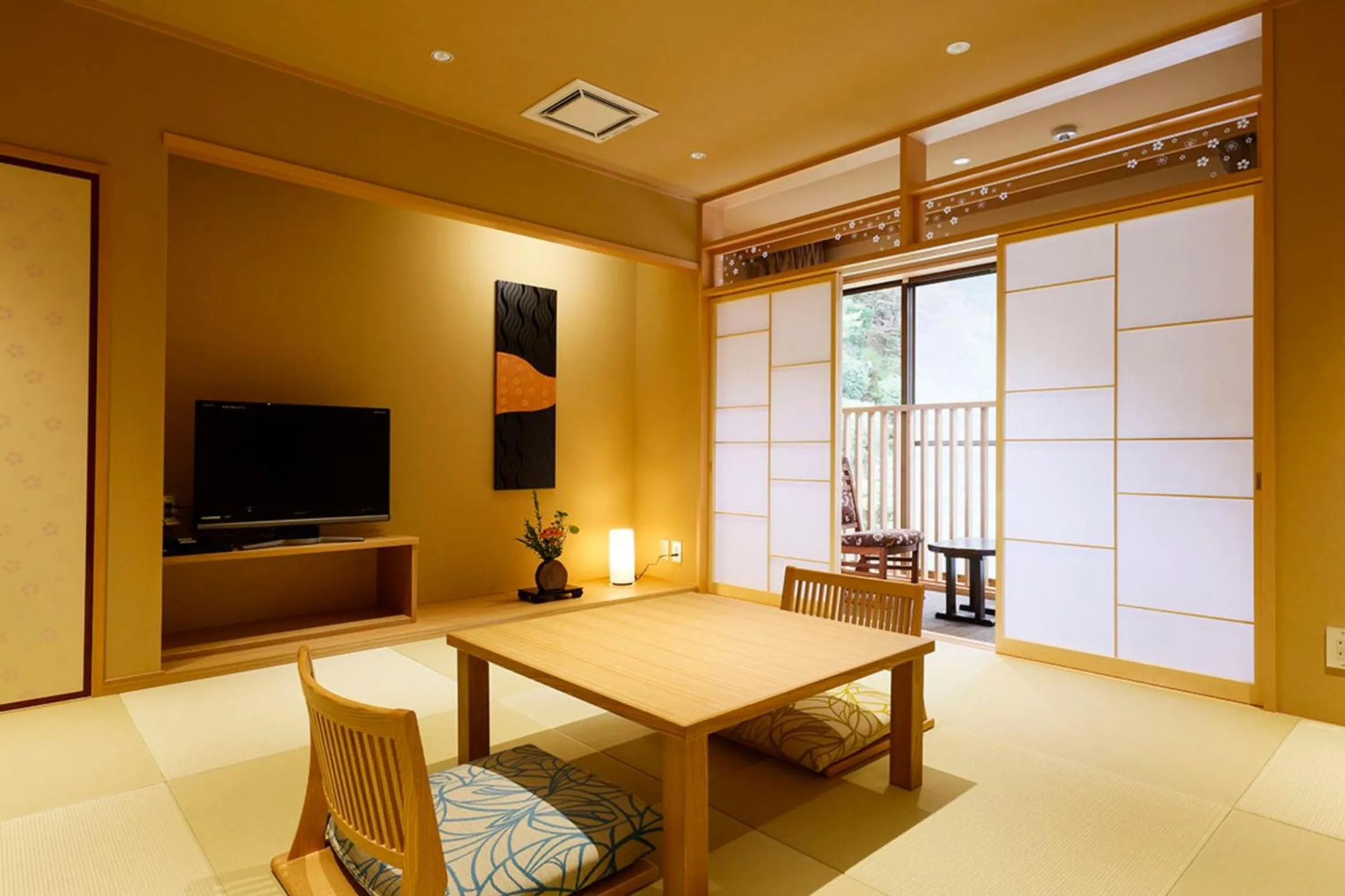 Bed in Yuraku Kinosaki Spa & Gardens