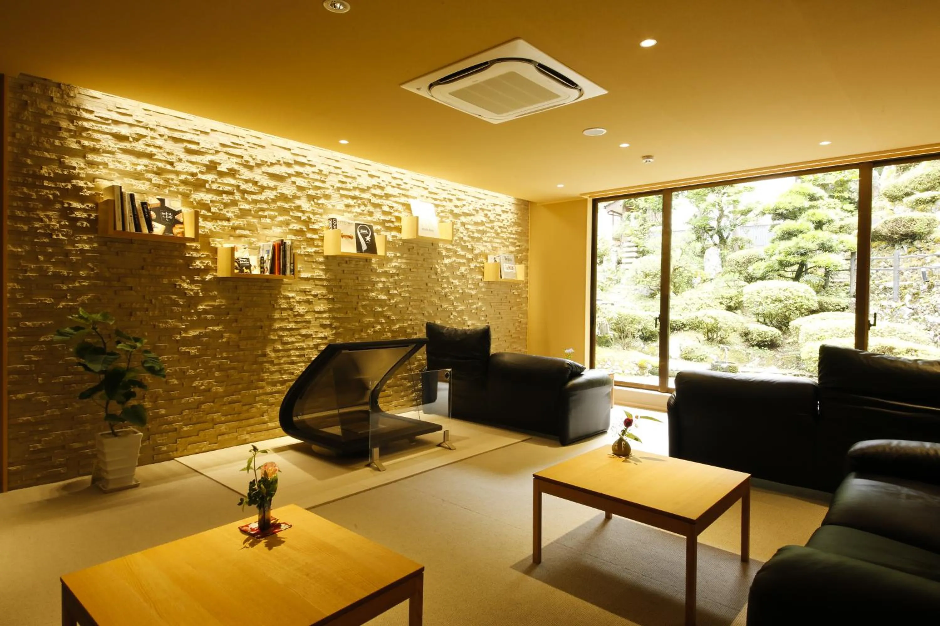 Lobby or reception in Yuraku Kinosaki Spa & Gardens