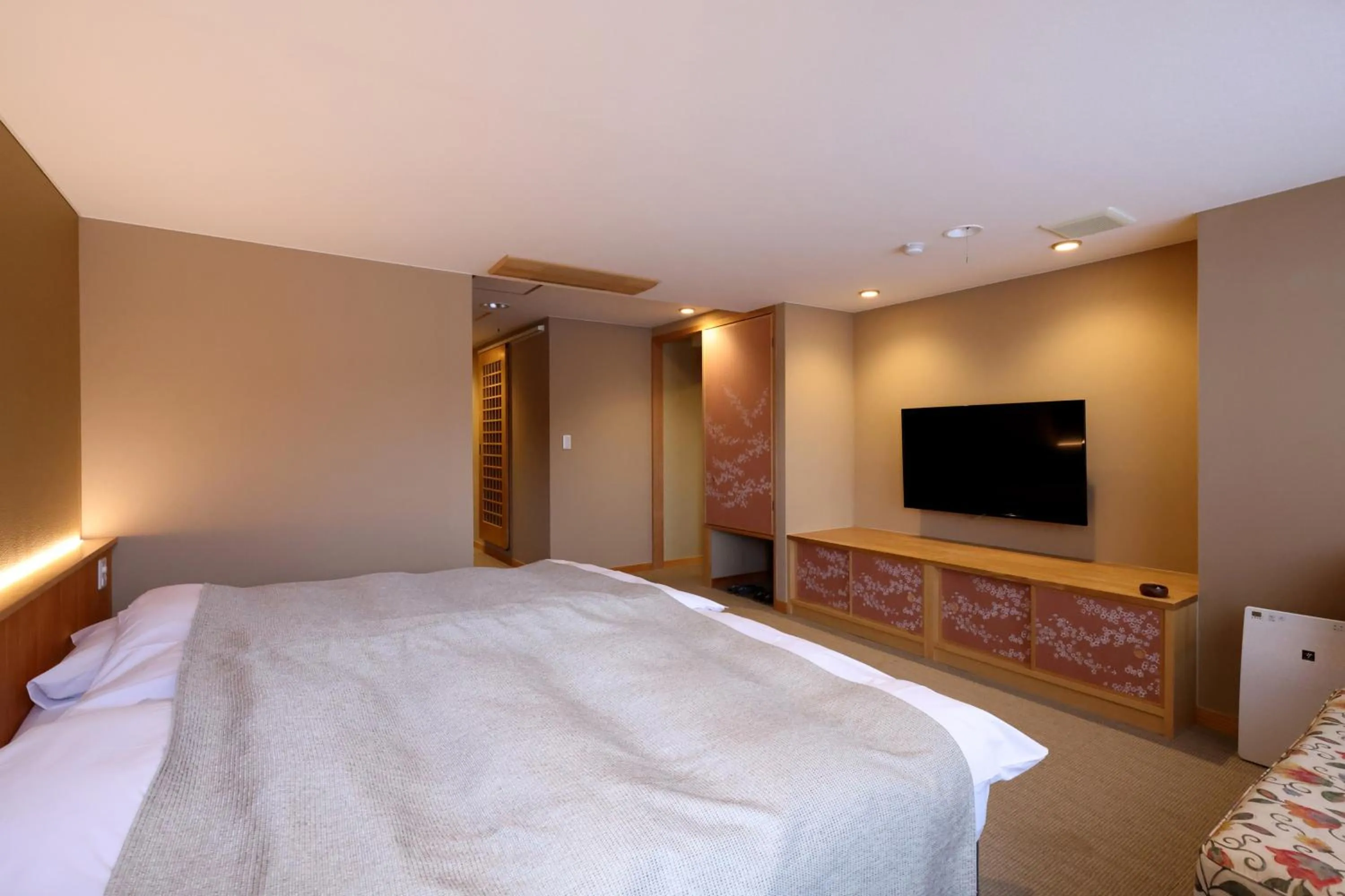 Bedroom, Bed in Kawaguchiya Kinosaki Riverside Hotel