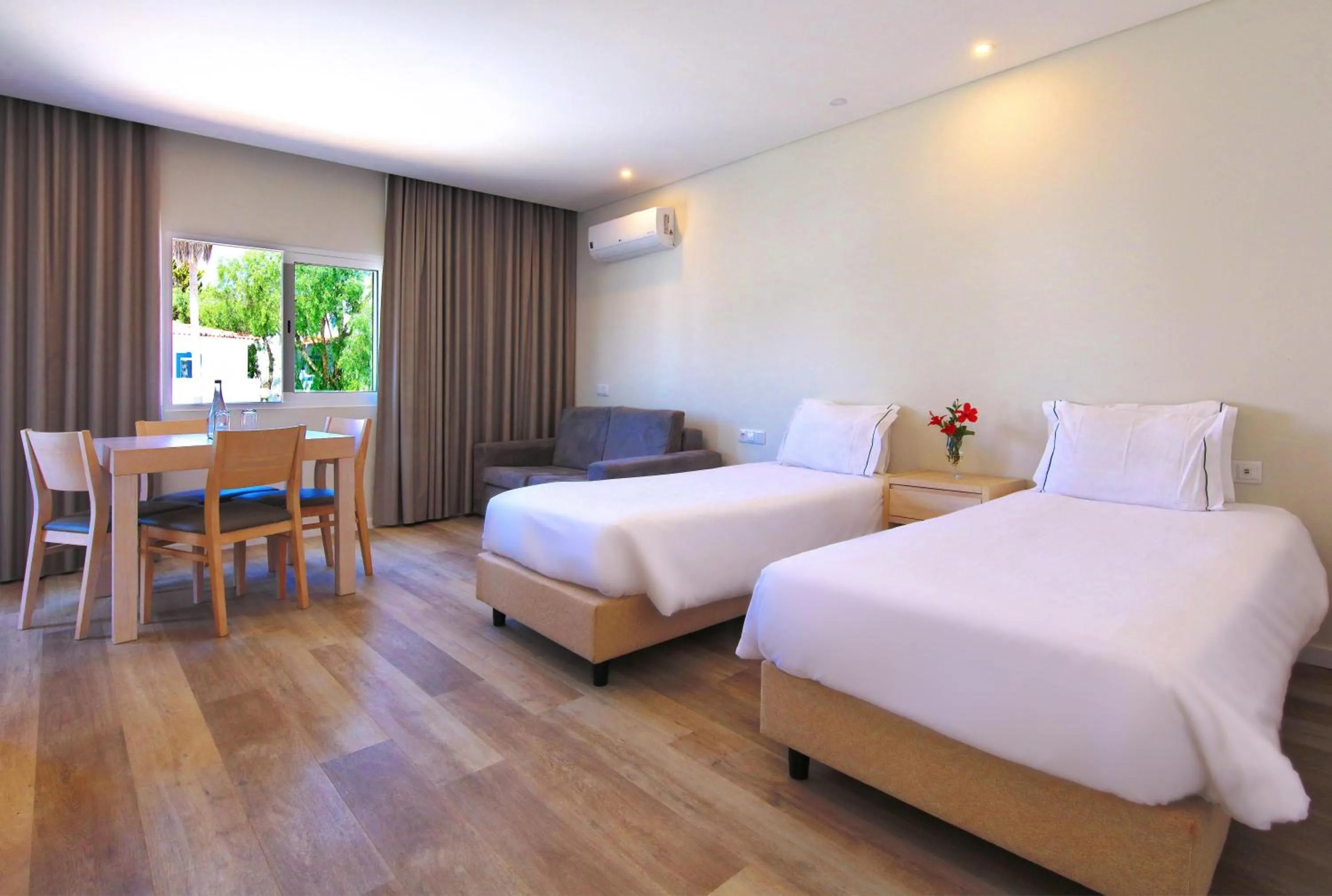 Photo of the whole room, Bed in Agua Hotels Vila Branca