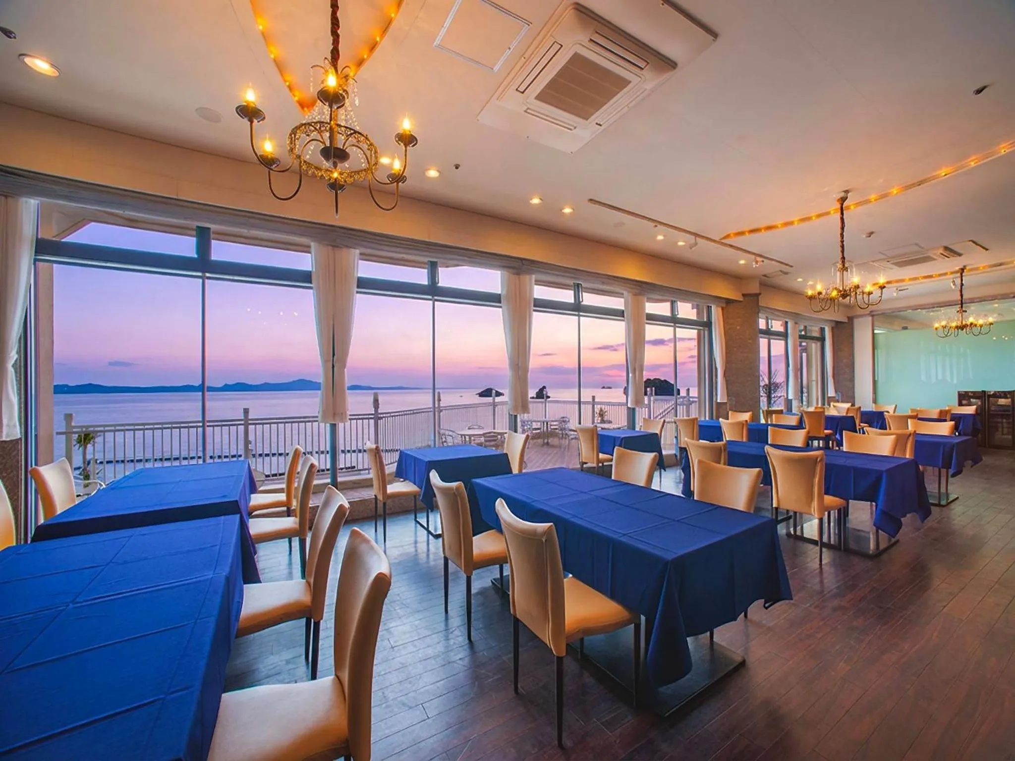 Restaurant/places to eat in Hotel Resonex Nago