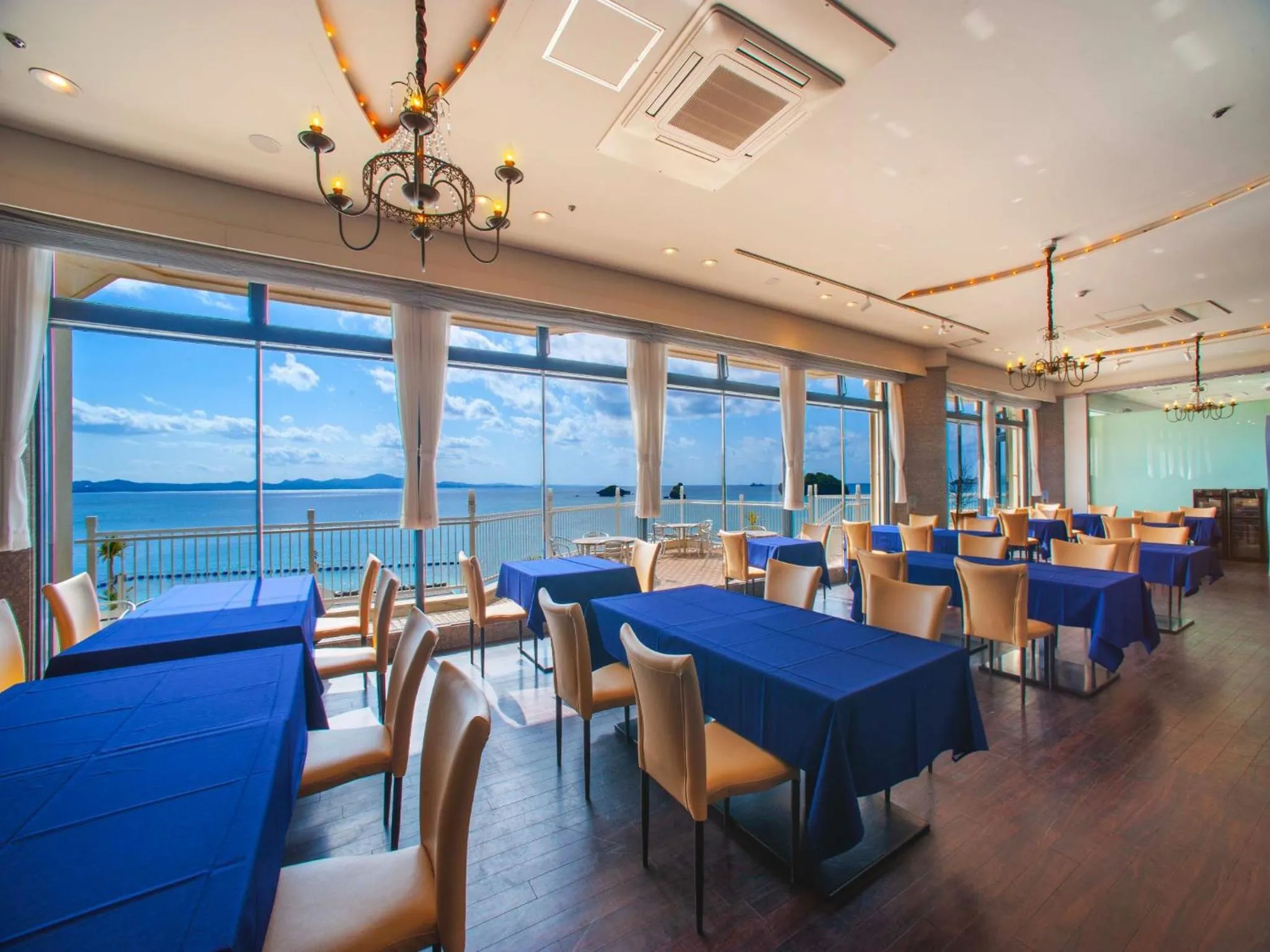 Restaurant/places to eat in Hotel Resonex Nago