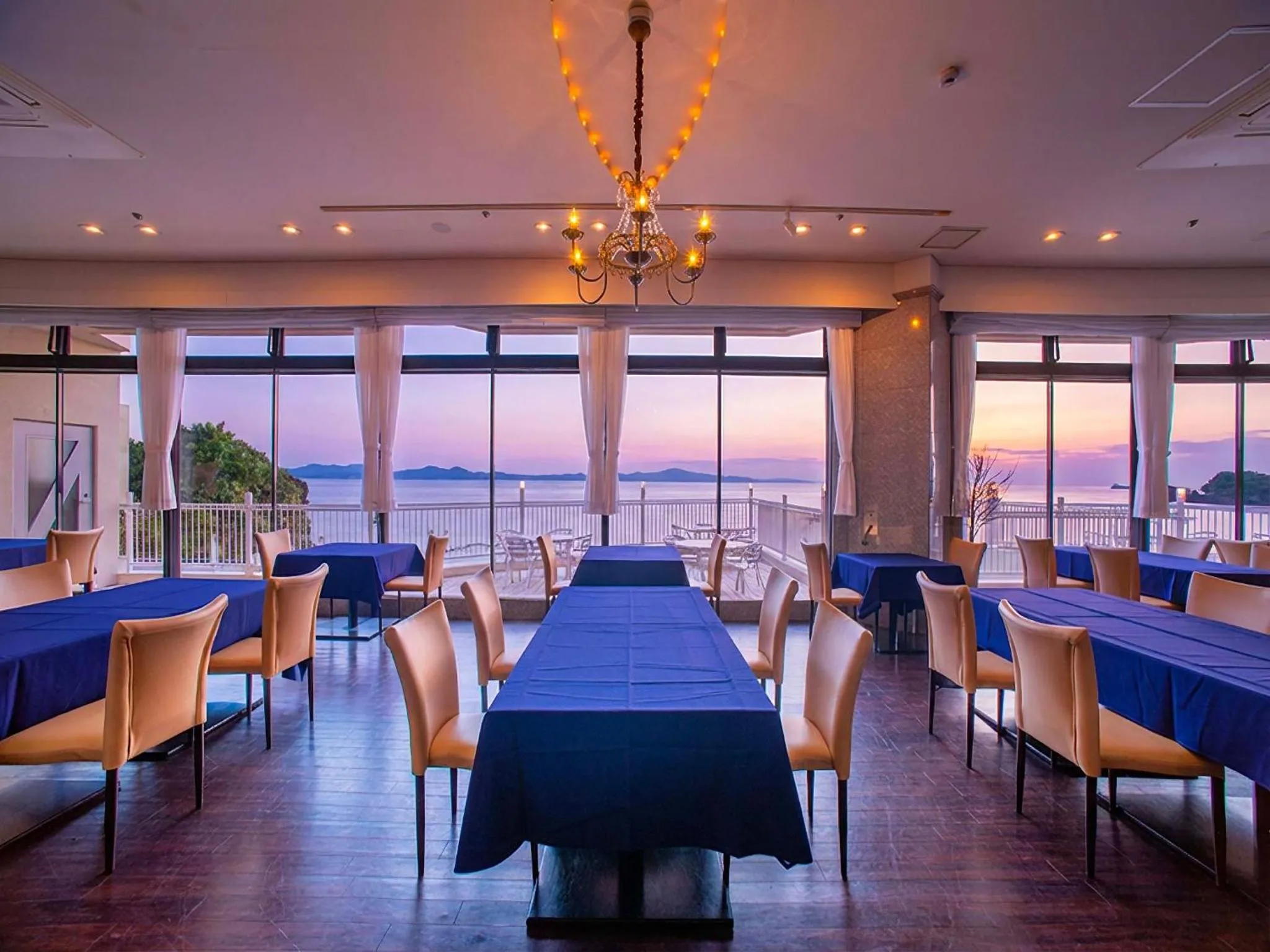 Restaurant/places to eat in Hotel Resonex Nago