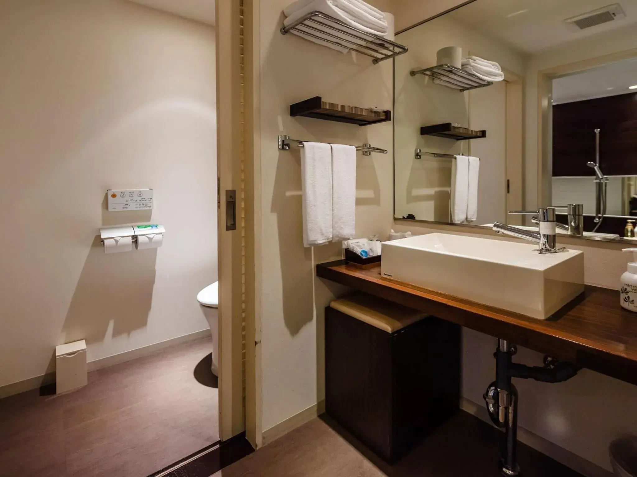 Bathroom in Hotel Resonex Nago Bathroom in Hotel Resonex Nago