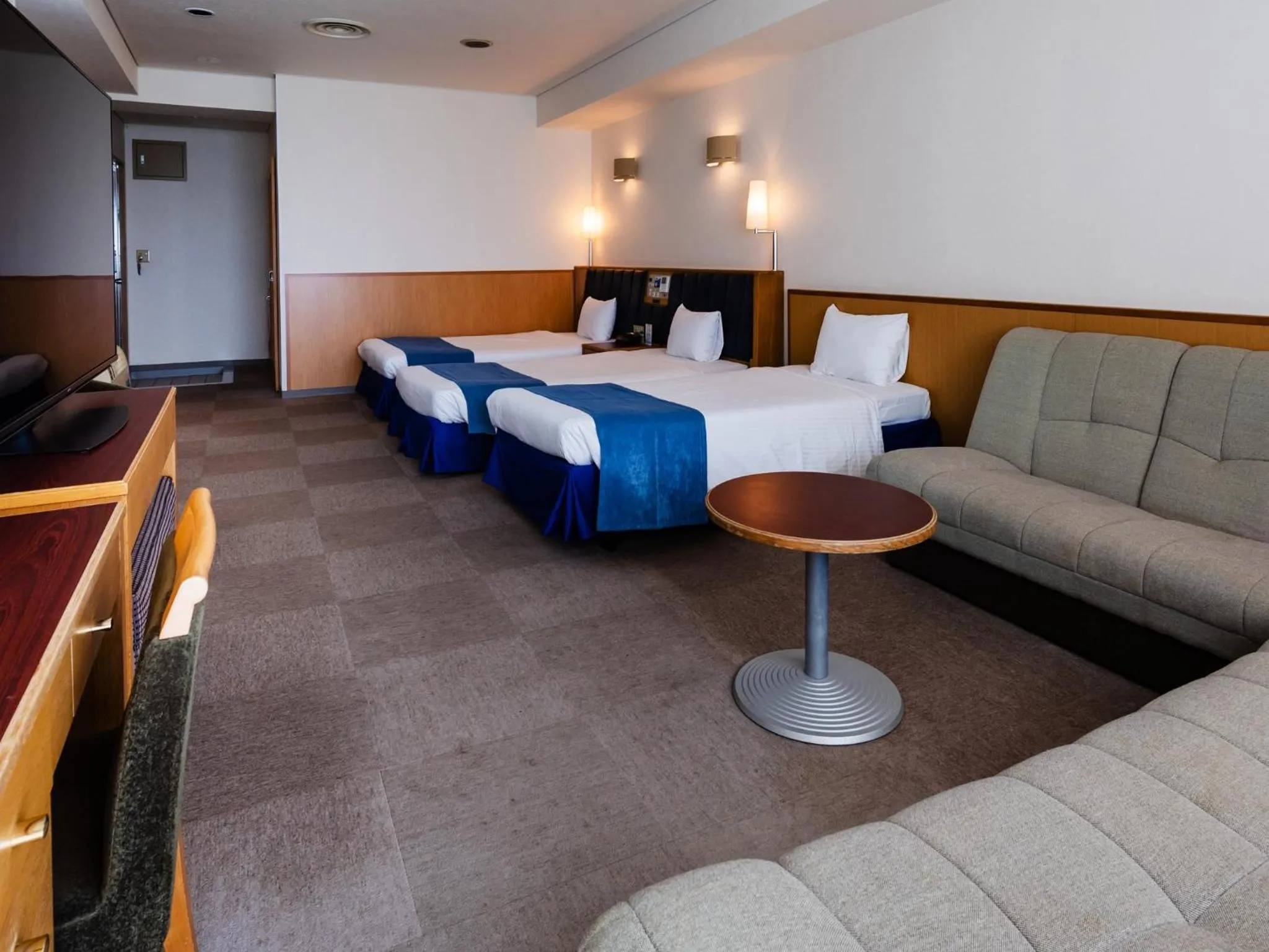 Photo of the whole room, Bed in Hotel Resonex Nago