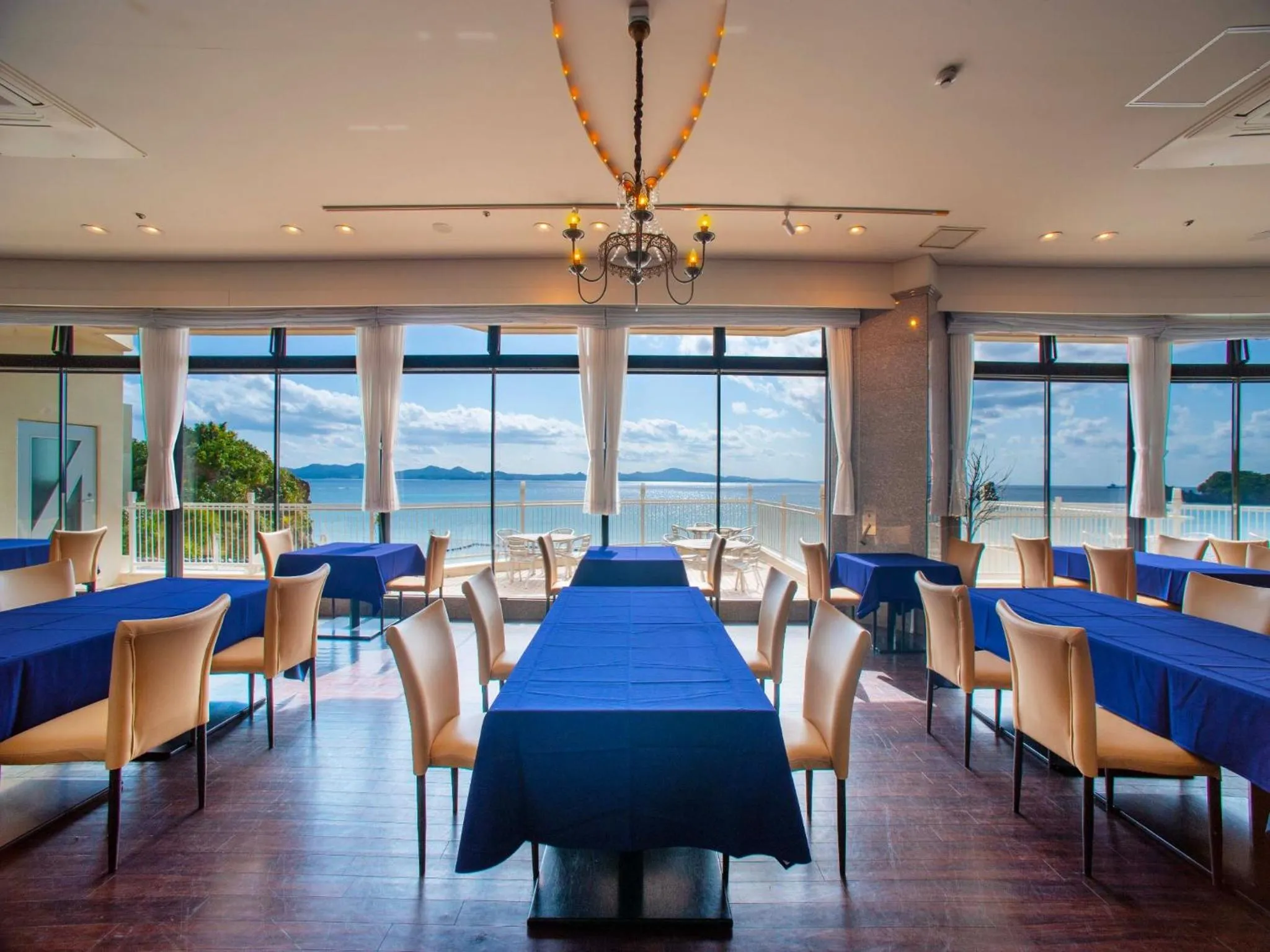 Restaurant/places to eat in Hotel Resonex Nago