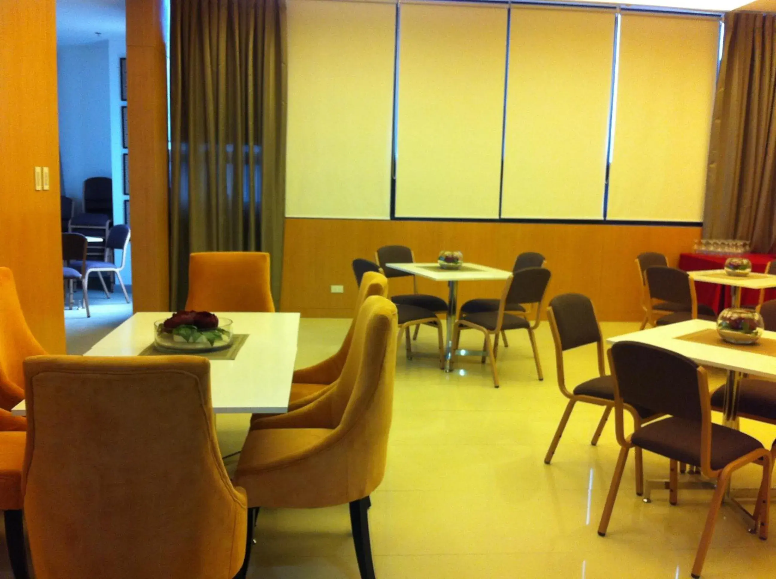 Restaurant/places to eat in BSA Twin Towers Restaurant/places to eat in BSA Twin Towers