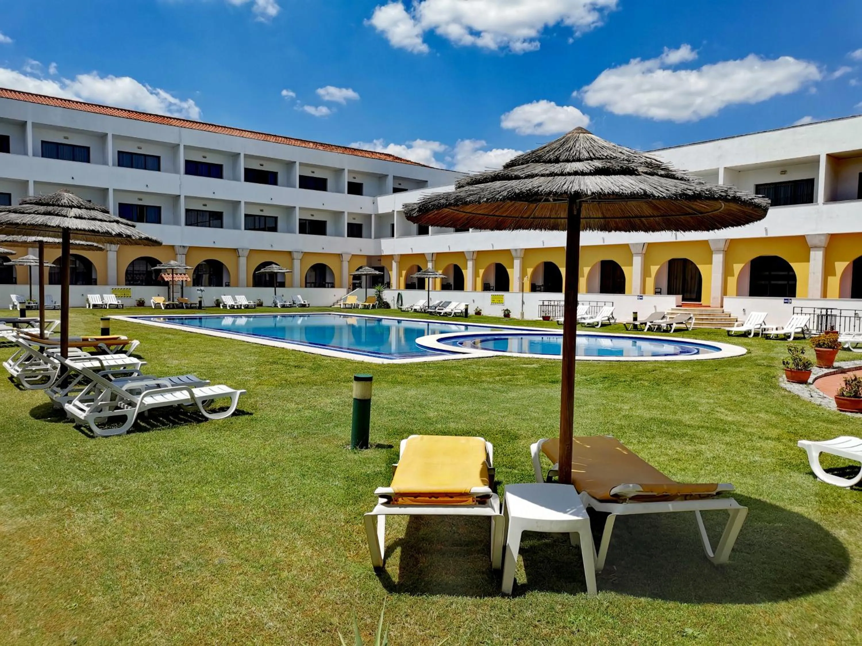 Pool view, Swimming Pool in Hotel Dom Fernando
