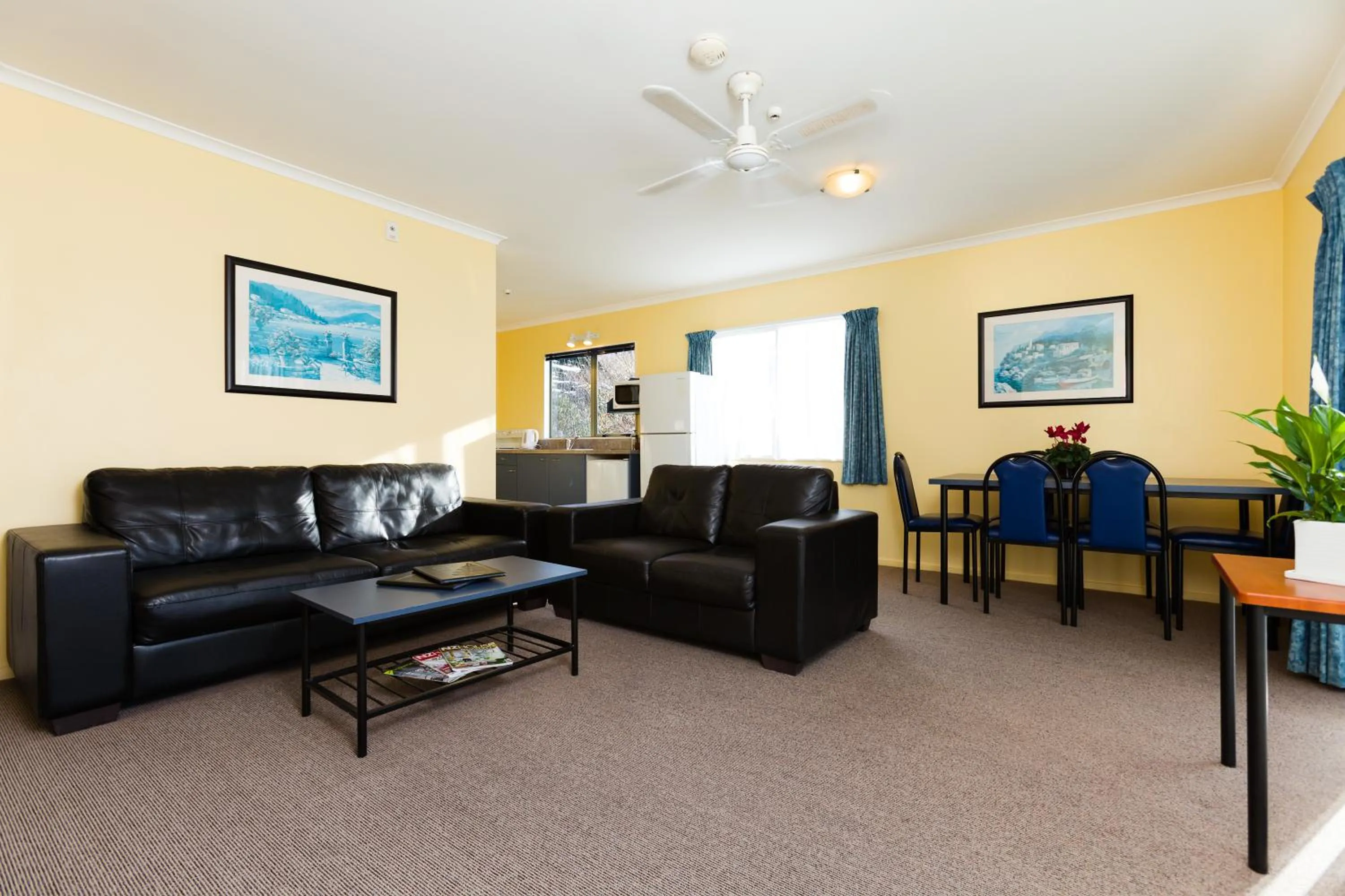 Living room in Elliotts Kapiti Coast Motor Lodge
