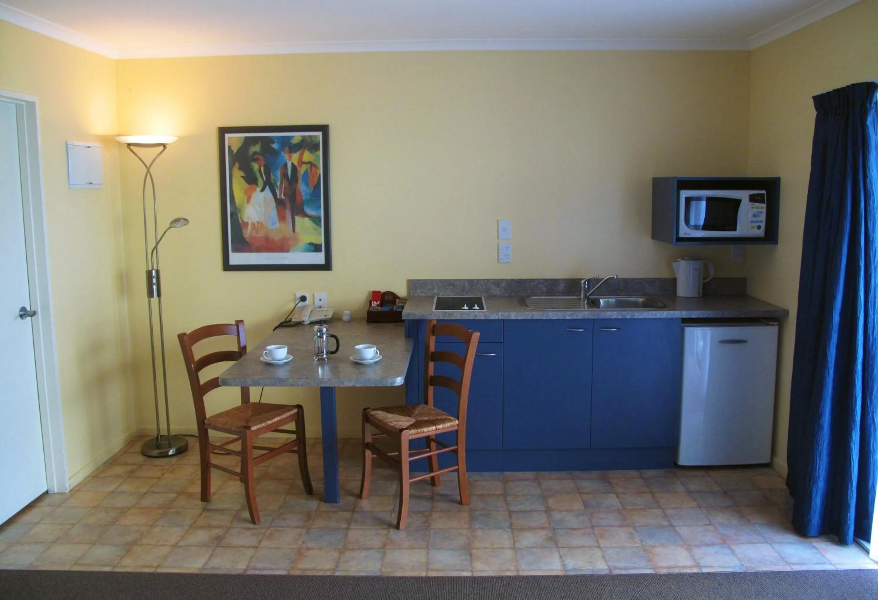 Kitchen or kitchenette in Elliotts Kapiti Coast Motor Lodge