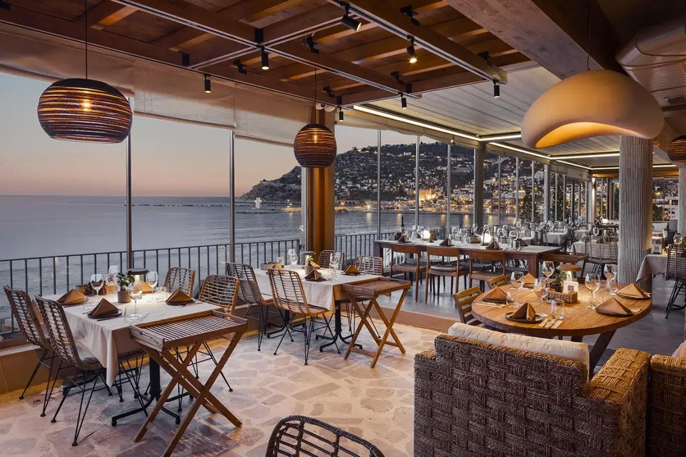 Restaurant/places to eat in Sun Hotel By En Vie Beach Restaurant/places to eat in Sun Hotel By En Vie Beach