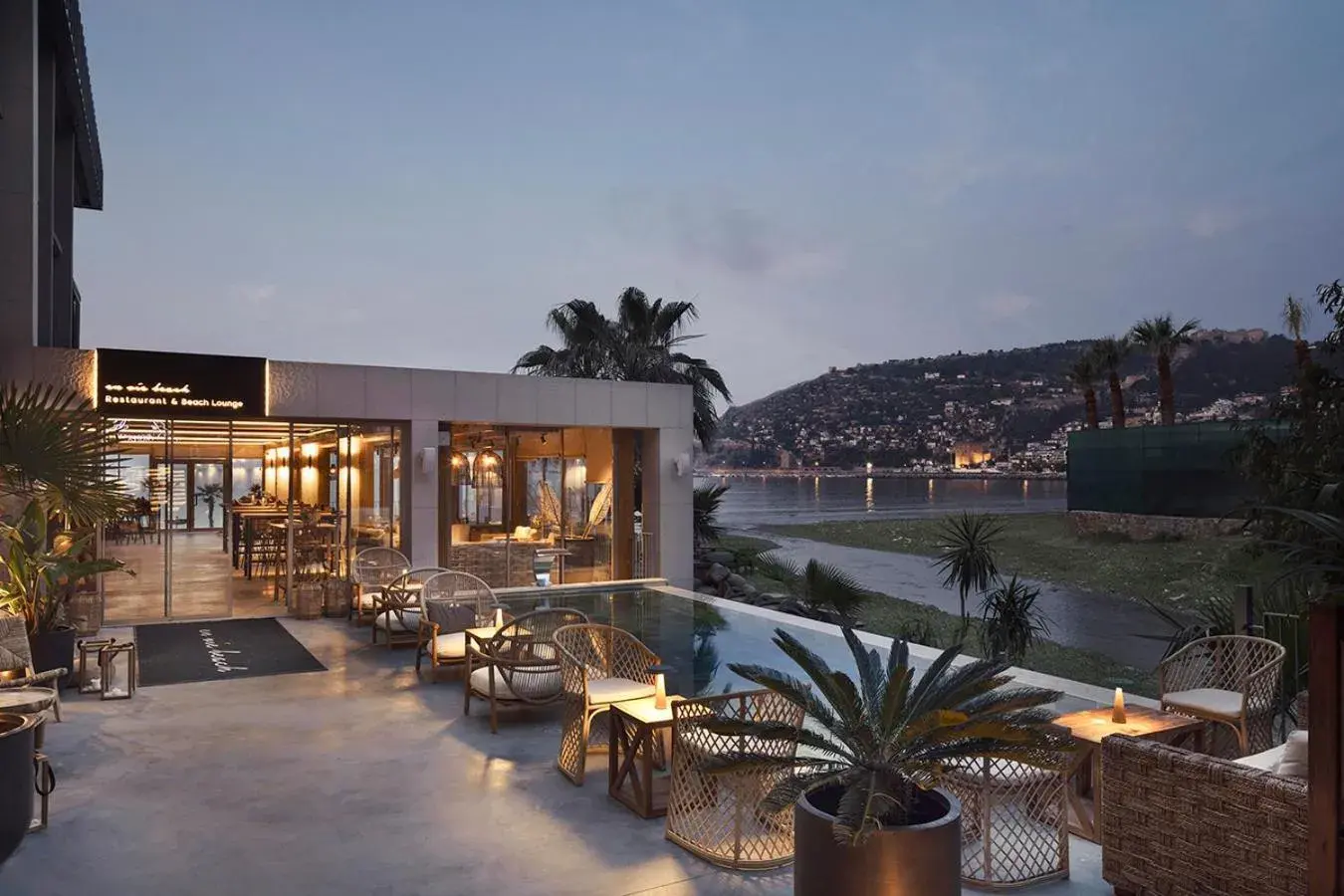 Restaurant/places to eat in Sun Hotel By En Vie Beach Restaurant/places to eat in Sun Hotel By En Vie Beach