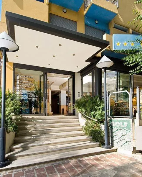 Facade/entrance in Hotel Golf