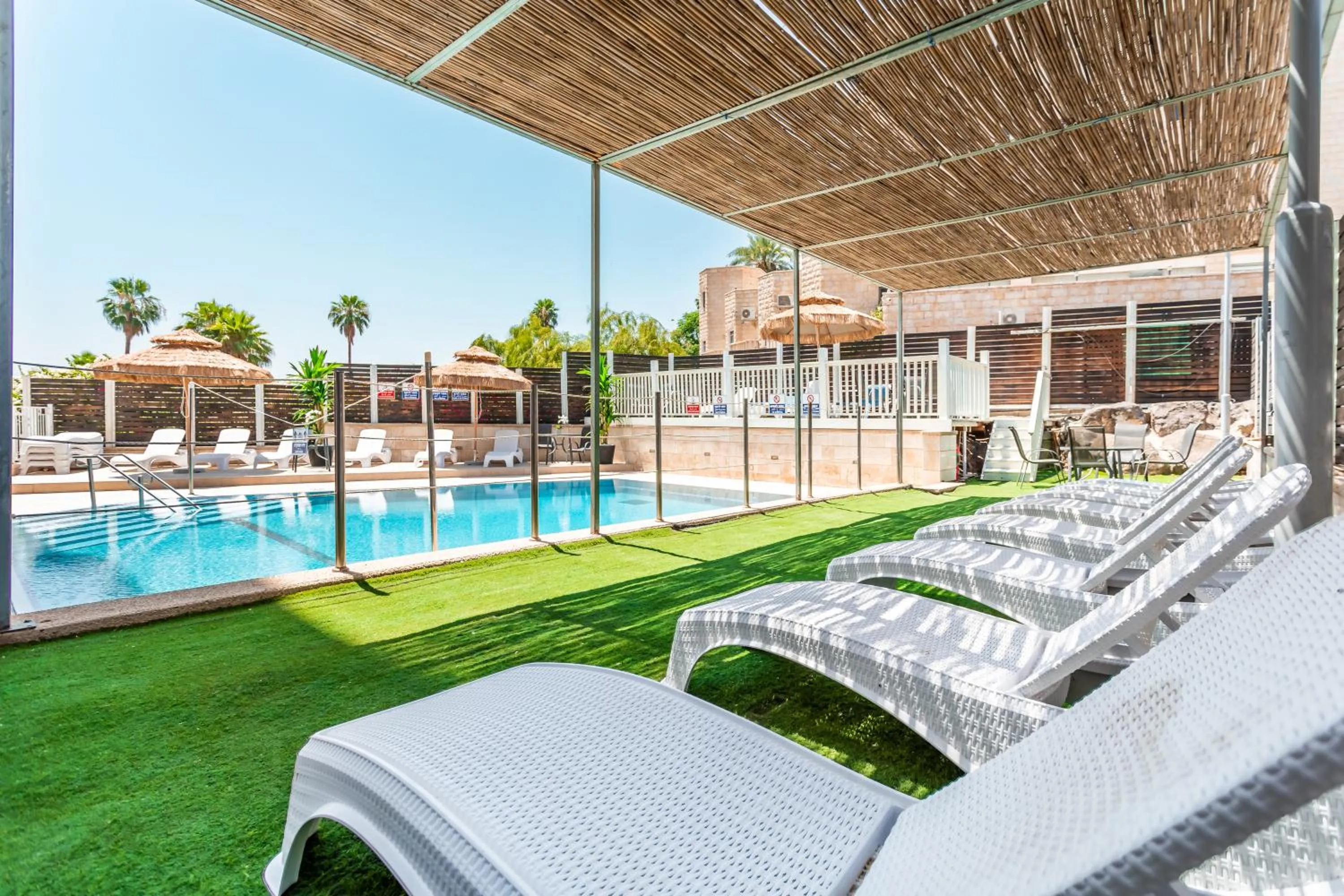 Swimming pool in Emily's Hotel