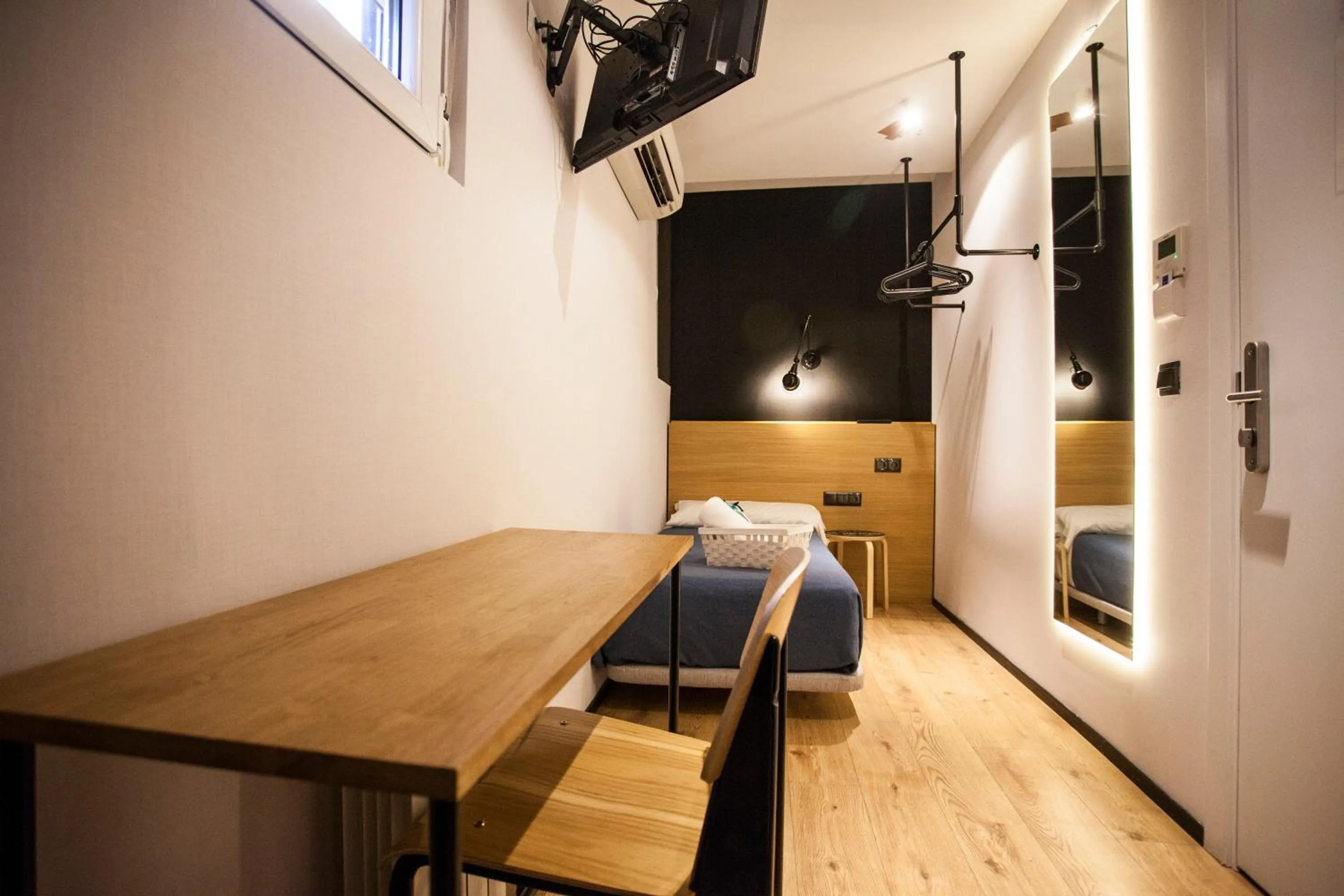 Photo of the whole room, Bed in CC Malasaña