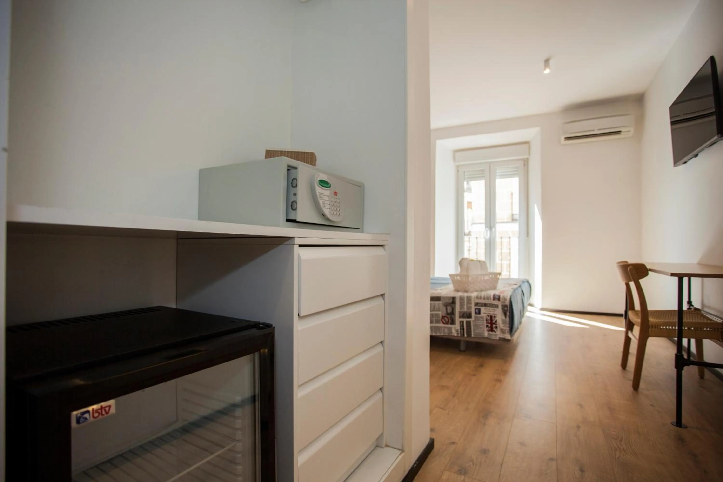 Superior Double Room with Private Bathroom in CC Malasaña