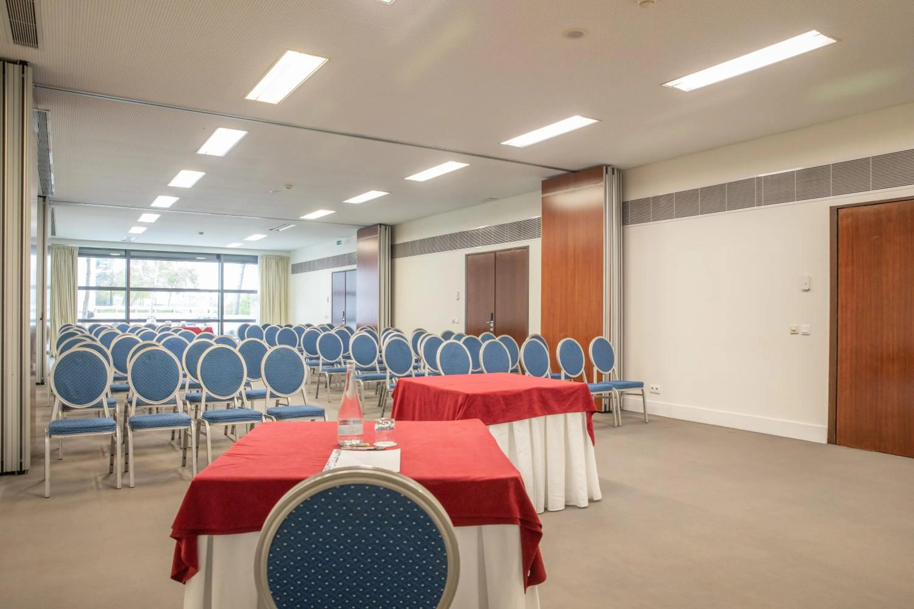 Meeting/conference room in VIP Executive Arts Hotel