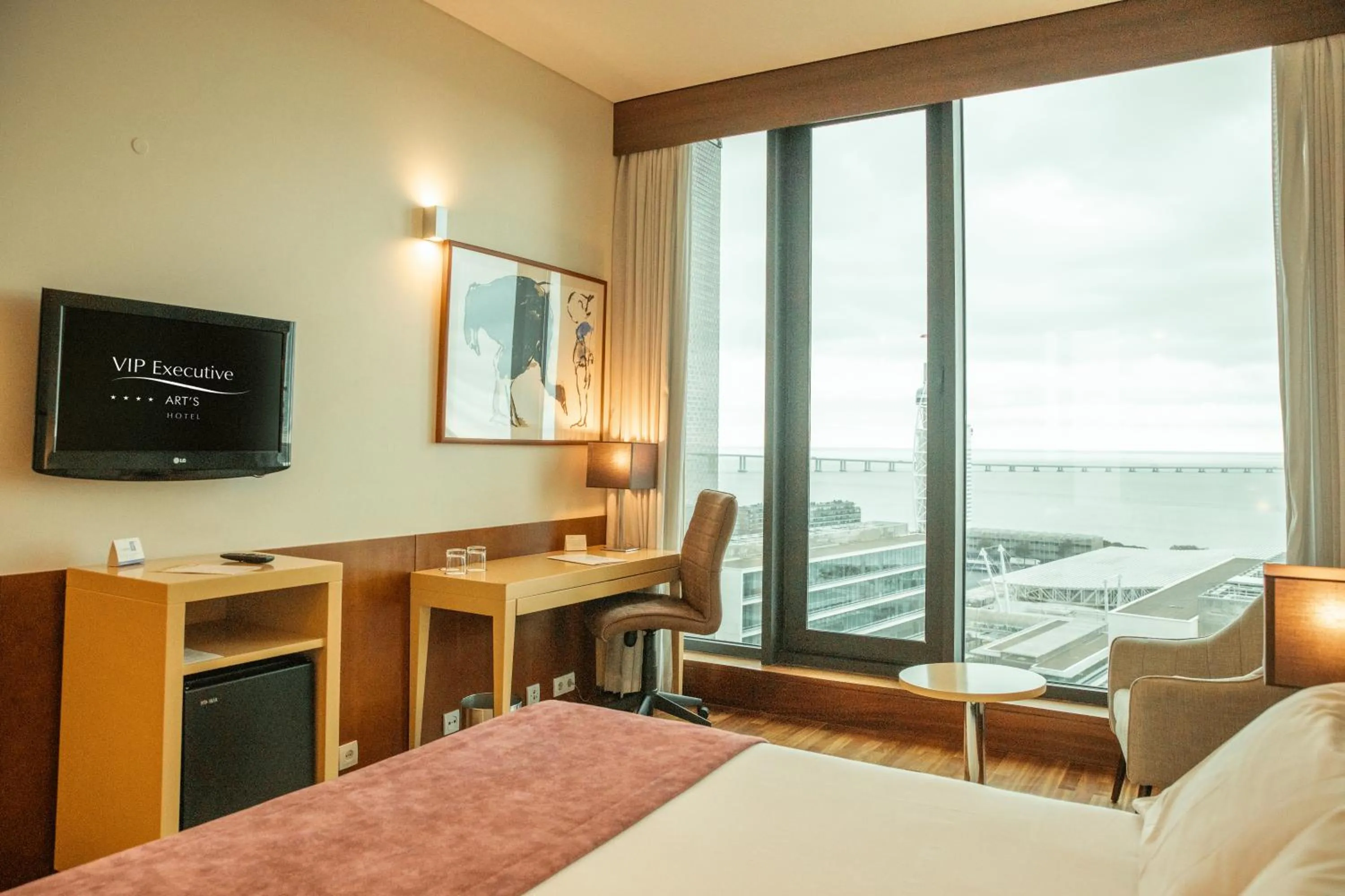 Bedroom, Bed in VIP Executive Arts Hotel