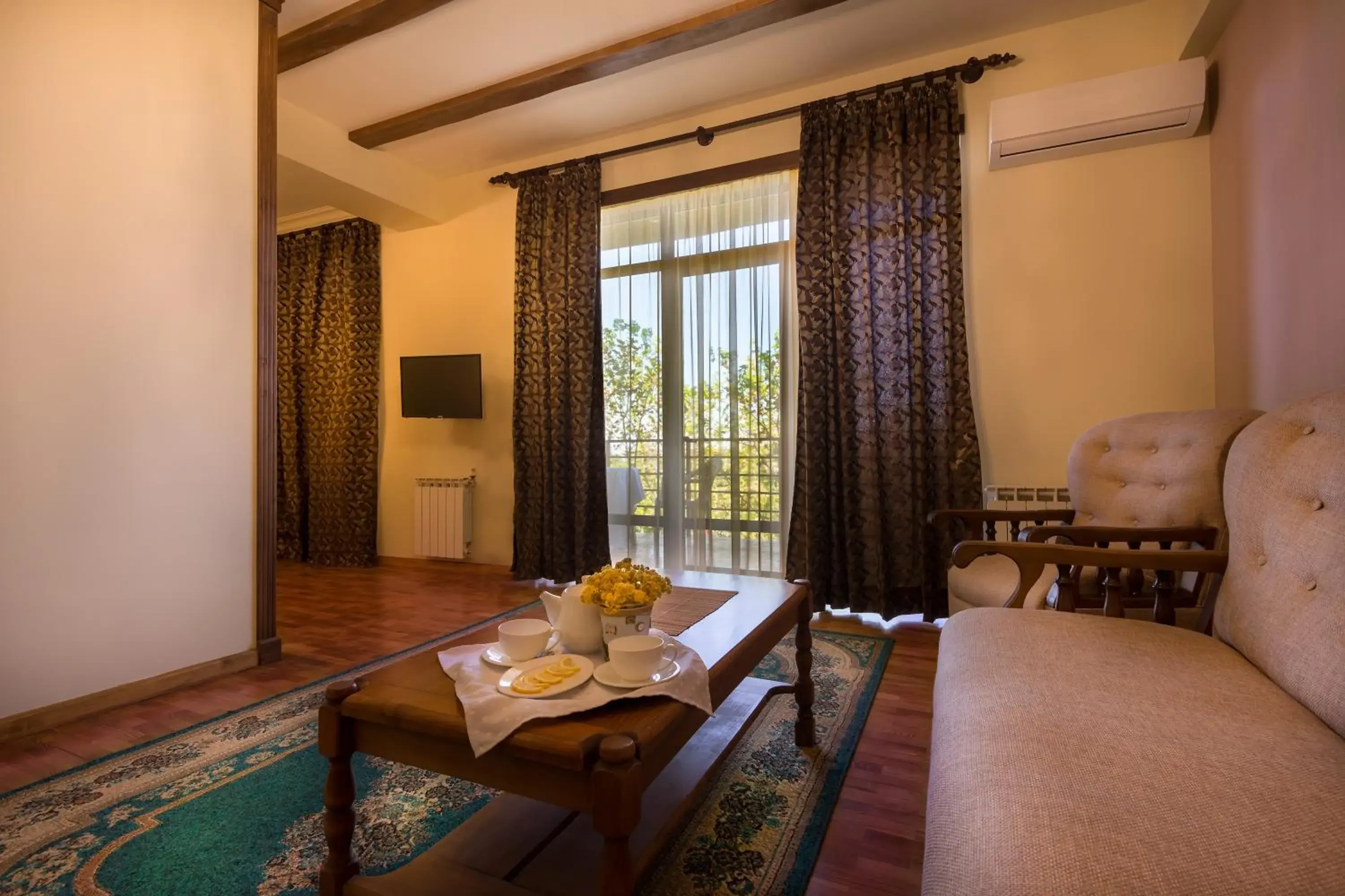 Coffee/tea facilities, Bed in Olympia Garden Hotel Coffee/tea facilities, Bed in Olympia Garden Hotel