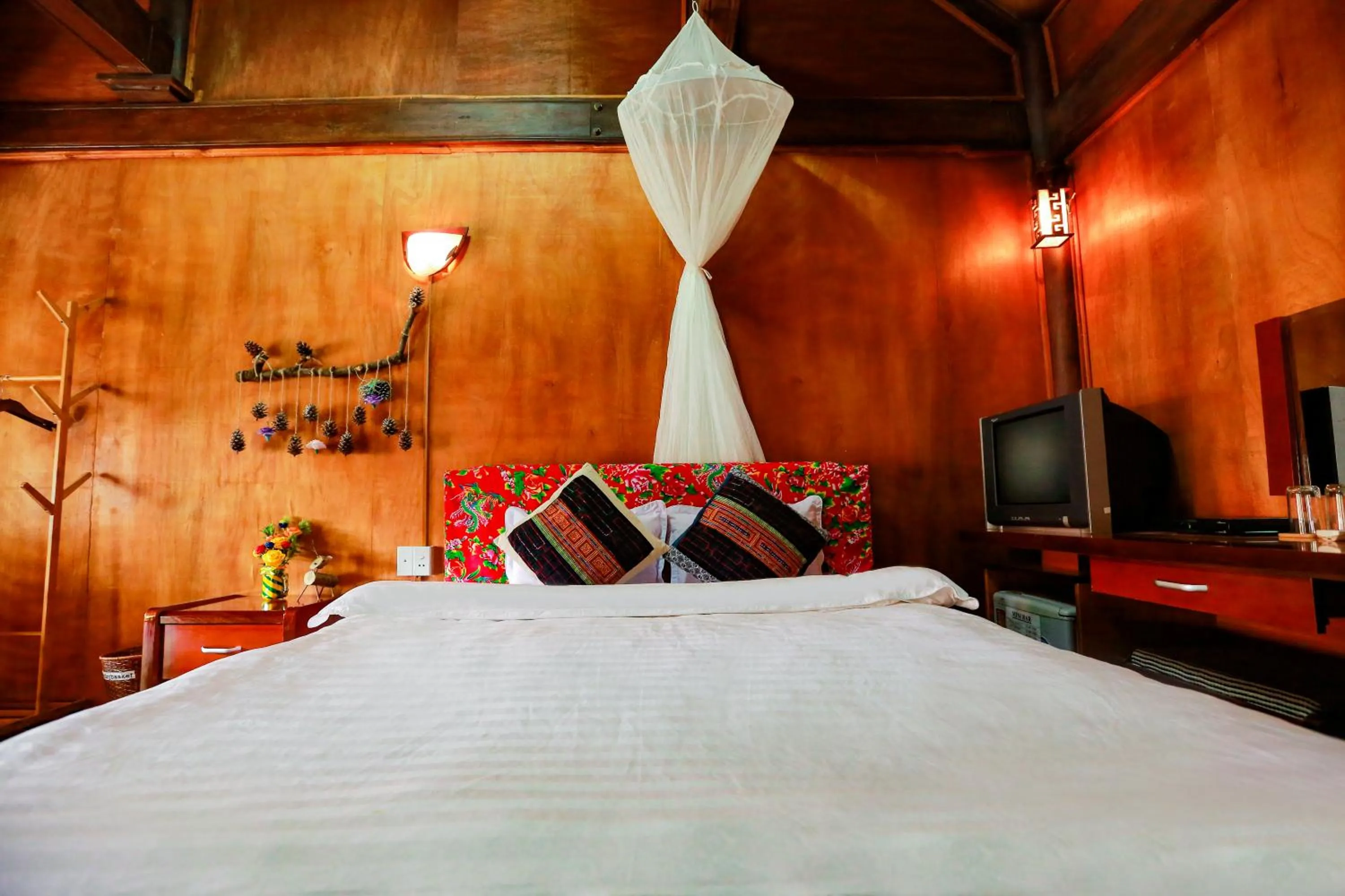 Bed in Cat Ba Eco Lodge