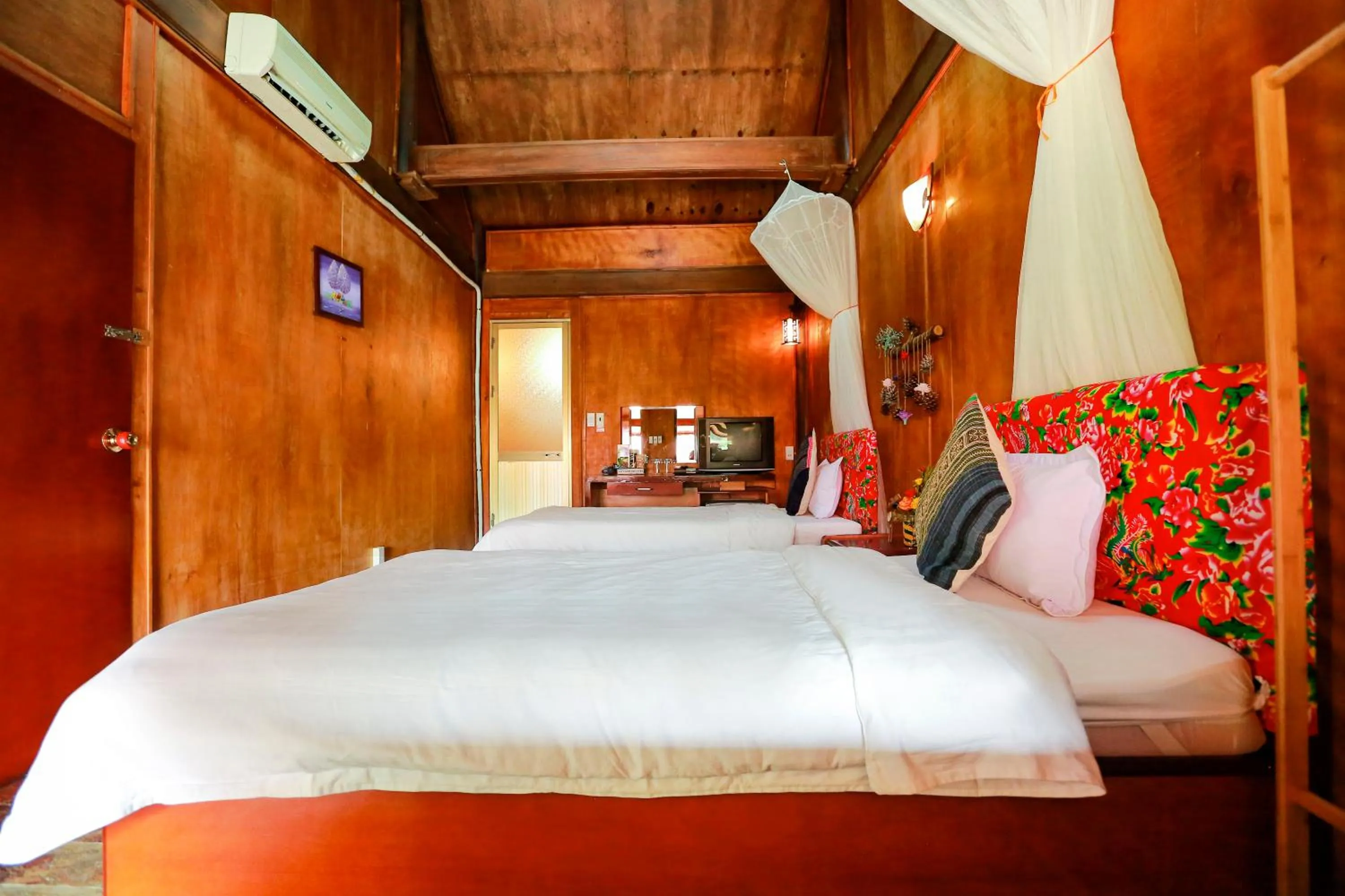 Bed in Cat Ba Eco Lodge