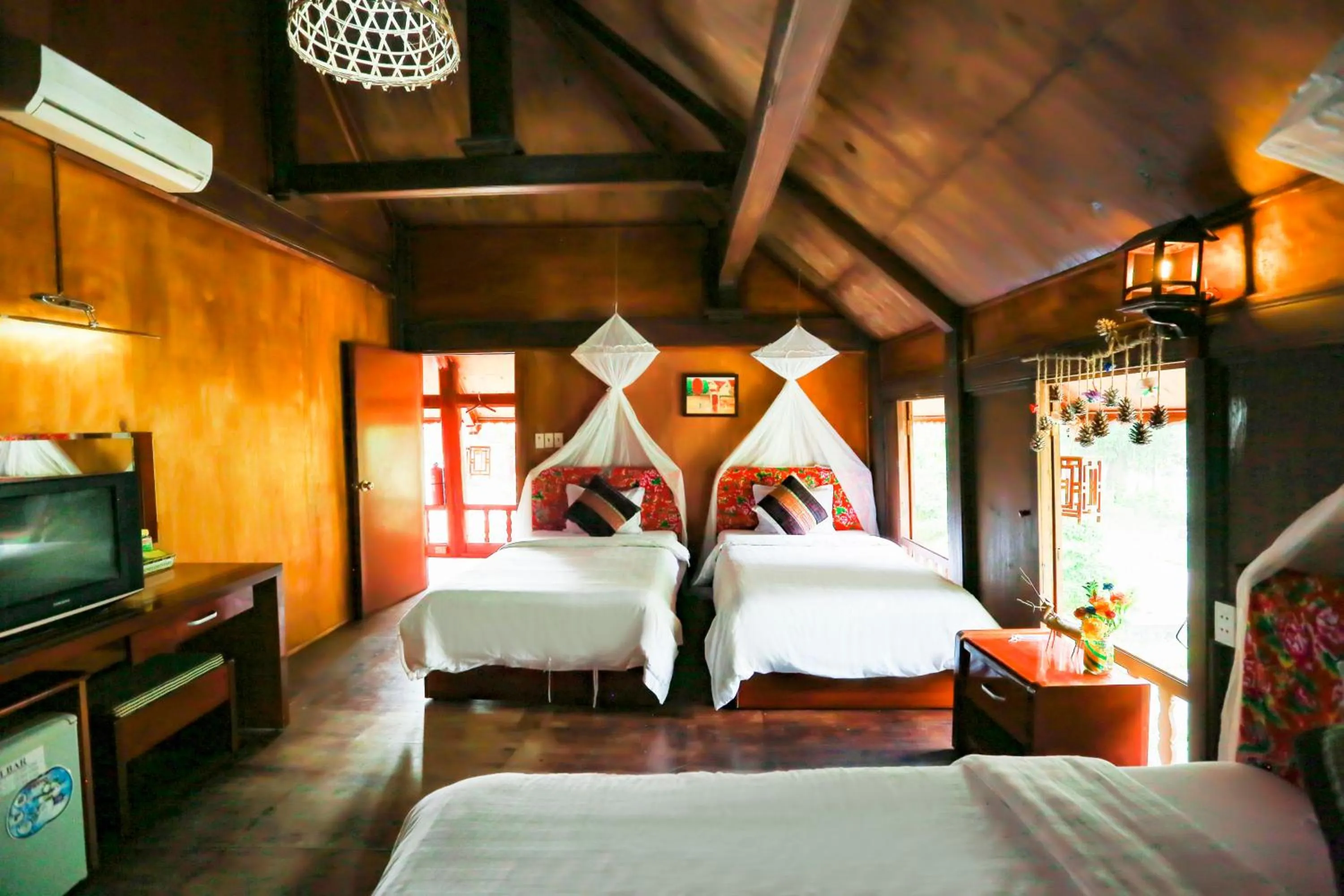 Bed in Cat Ba Eco Lodge
