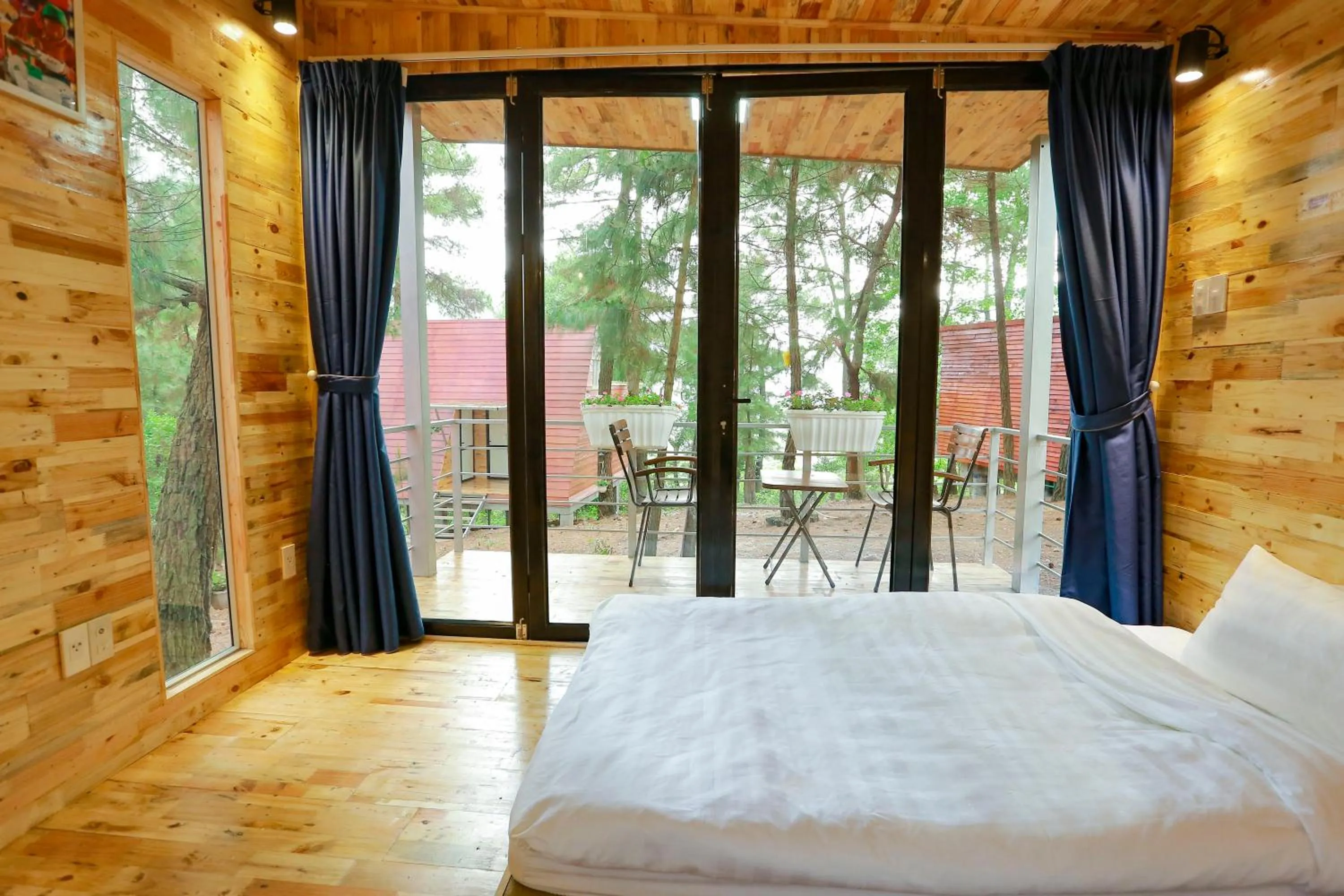 Bed in Cat Ba Eco Lodge