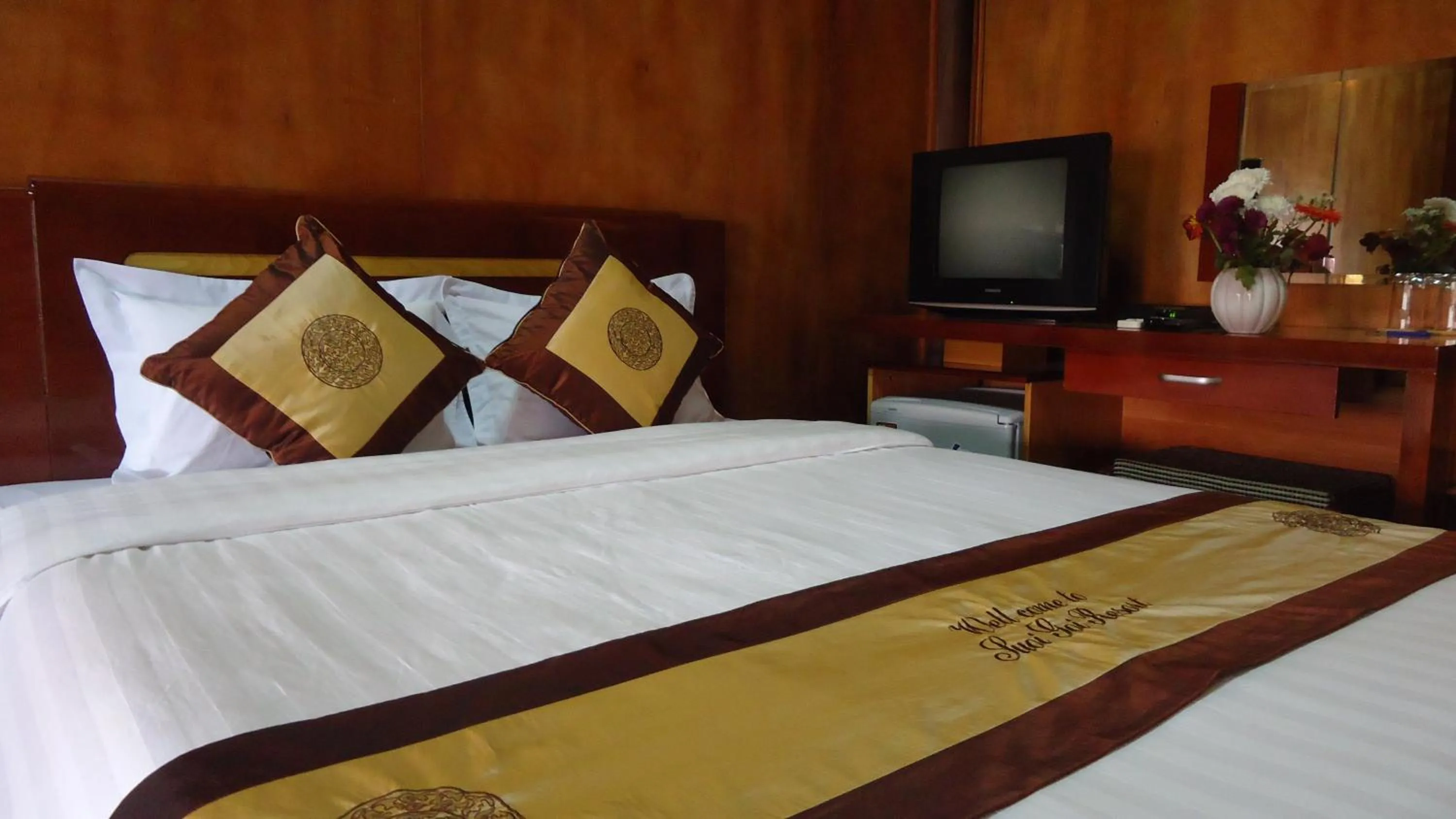 Bed in Cat Ba Eco Lodge