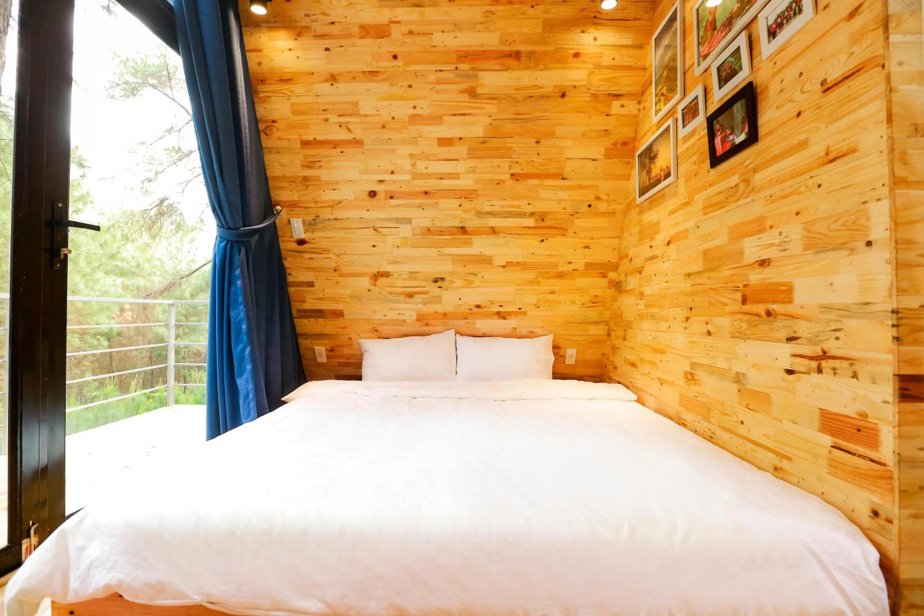 Bed in Cat Ba Eco Lodge