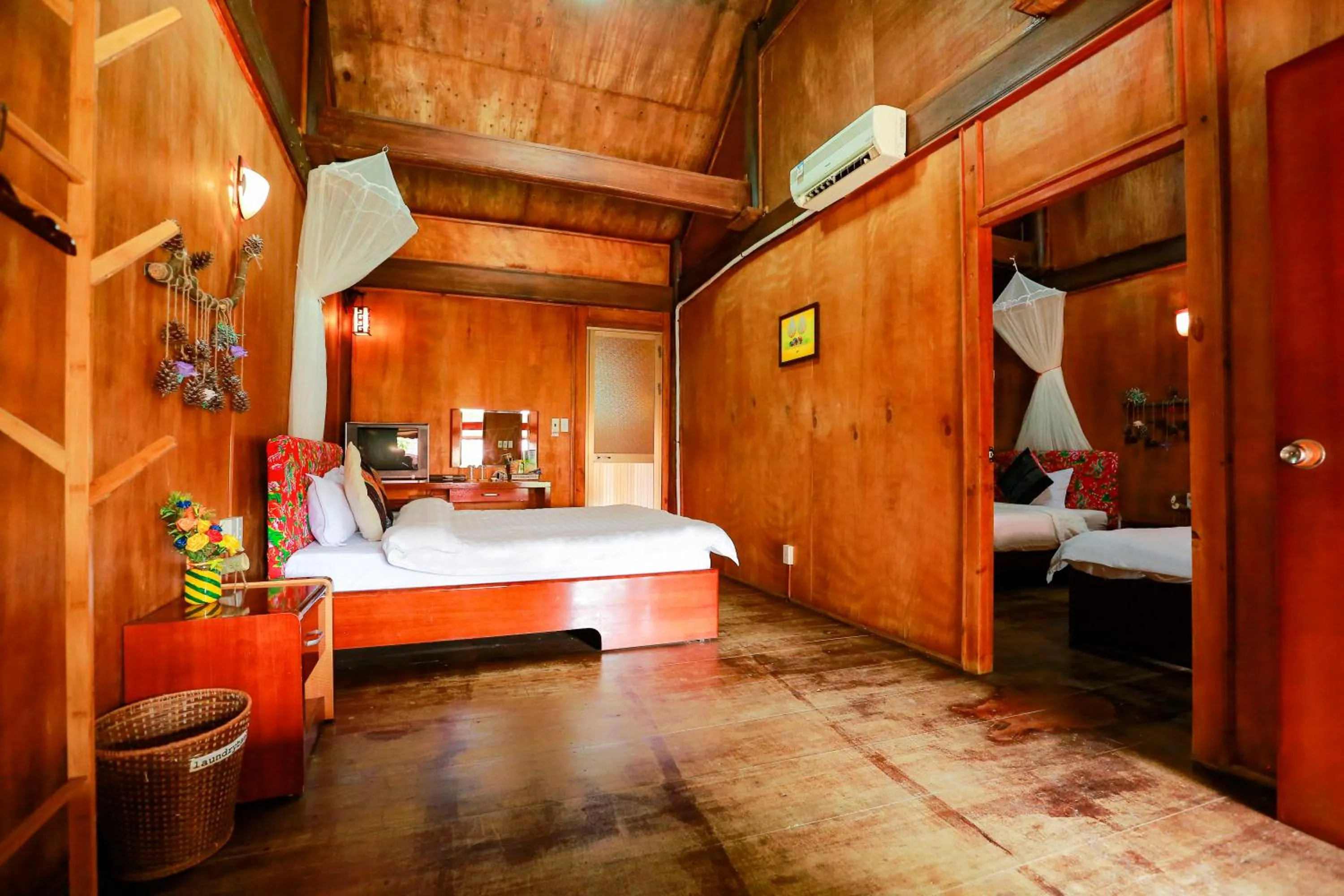Bed in Cat Ba Eco Lodge