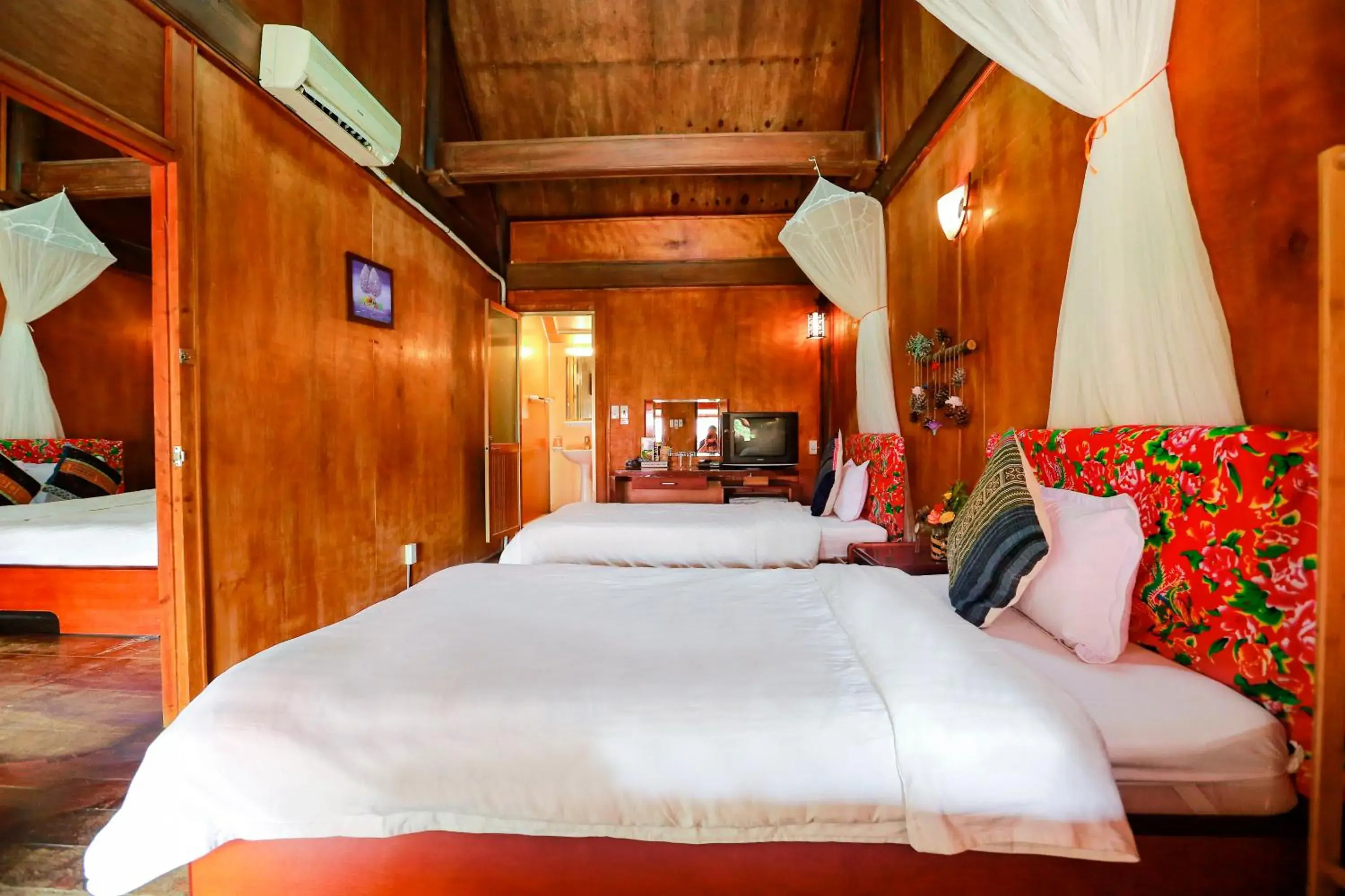 Deluxe Family Suite in Cat Ba Eco Lodge Deluxe Family Suite in Cat Ba Eco Lodge