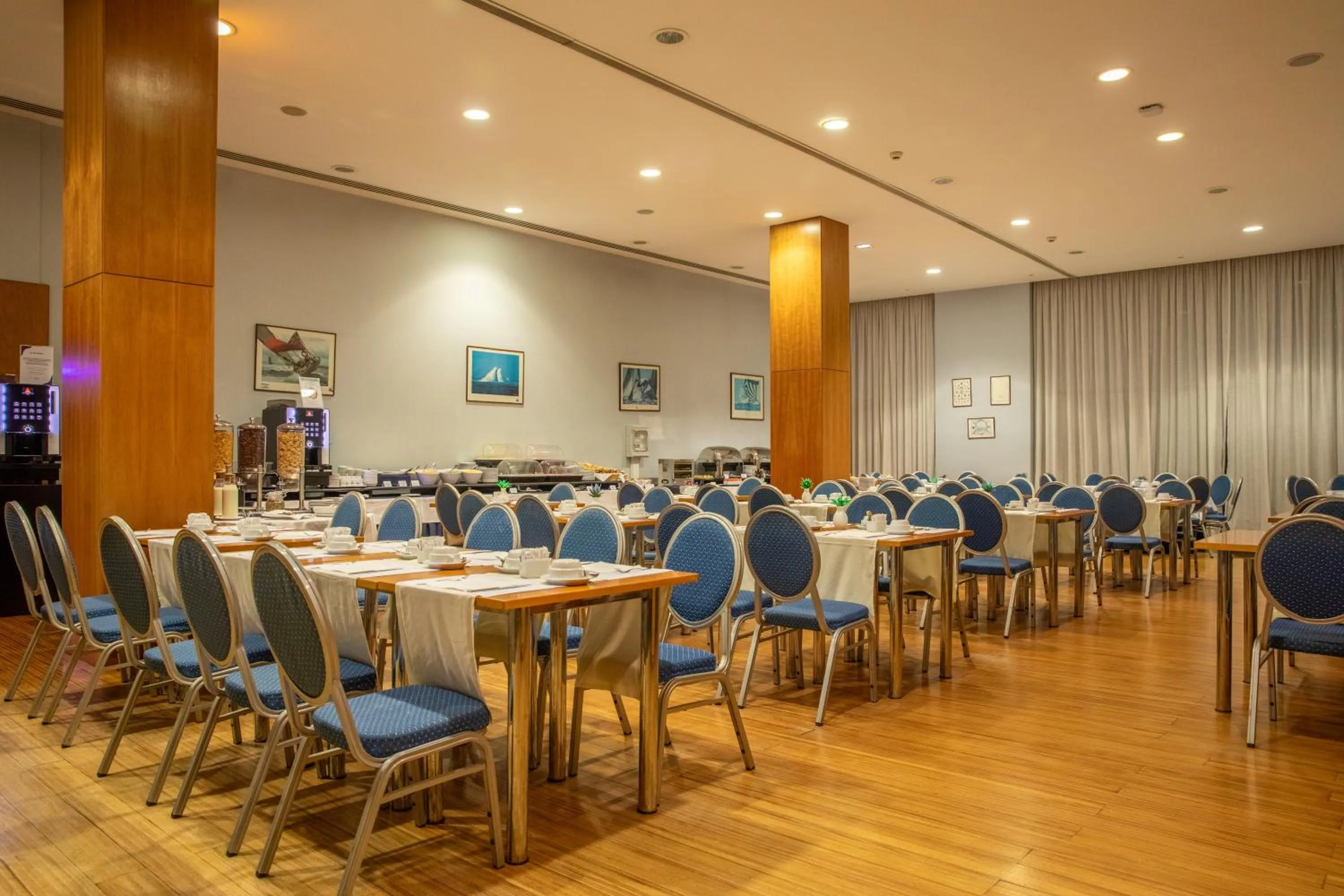 Restaurant/places to eat in VIP Executive Santa Iria Hotel