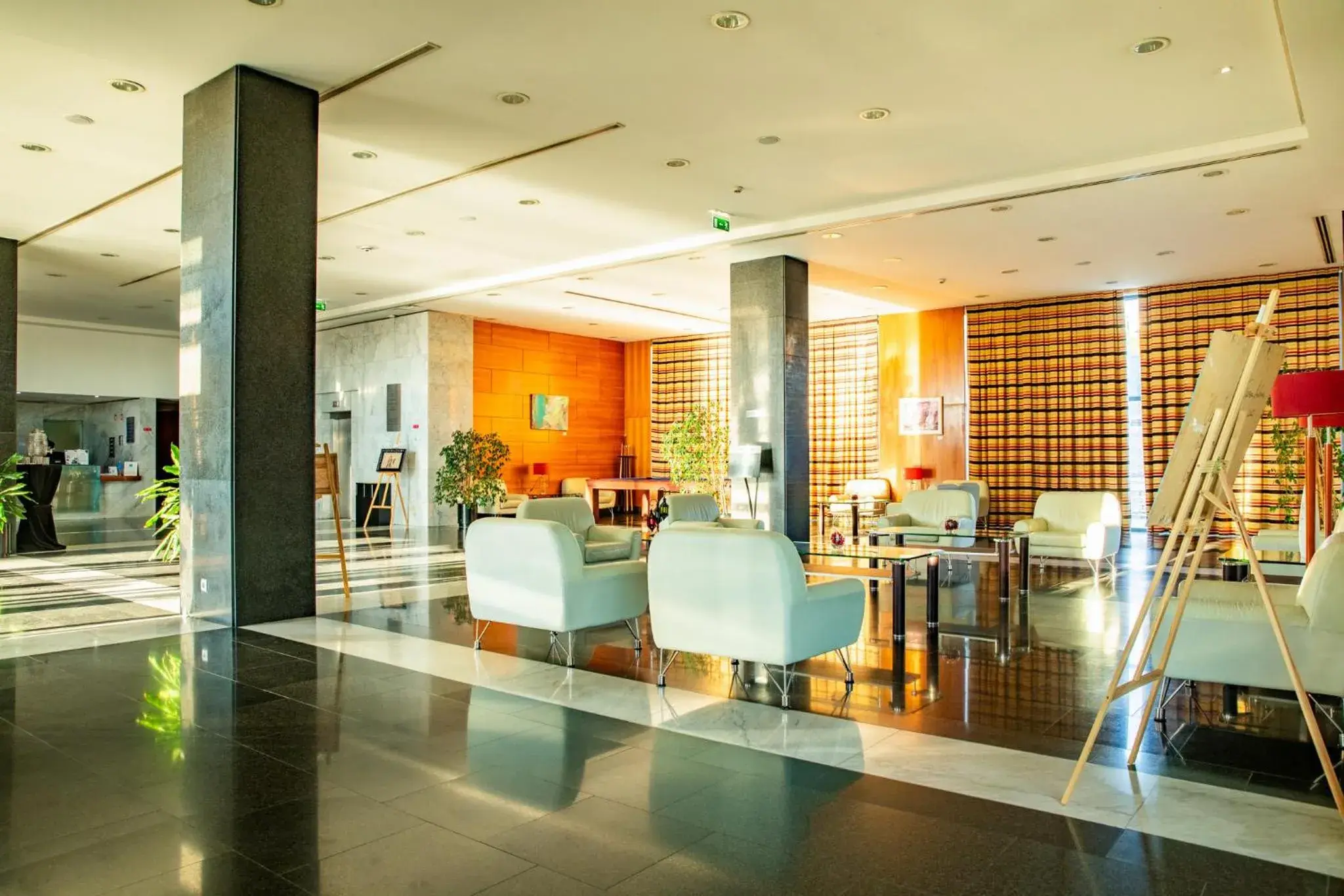 Lounge or bar in VIP Executive Santa Iria Hotel Lounge or bar in VIP Executive Santa Iria Hotel