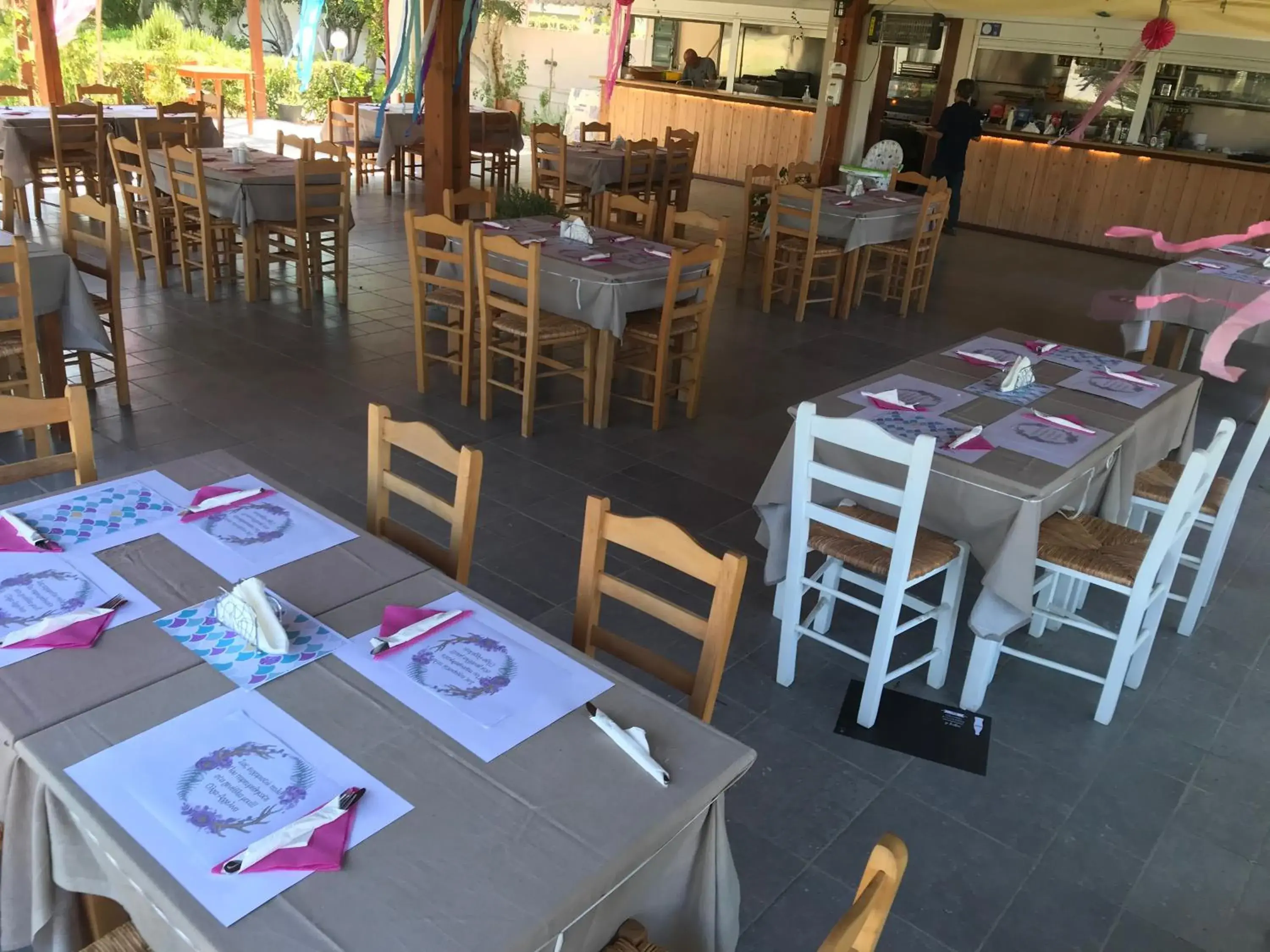 Restaurant/places to eat in Bayside Hotel Katsaras Restaurant/places to eat in Bayside Hotel Katsaras