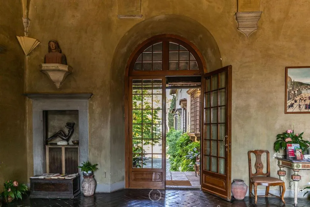 Facade/entrance in Villa Rucellai