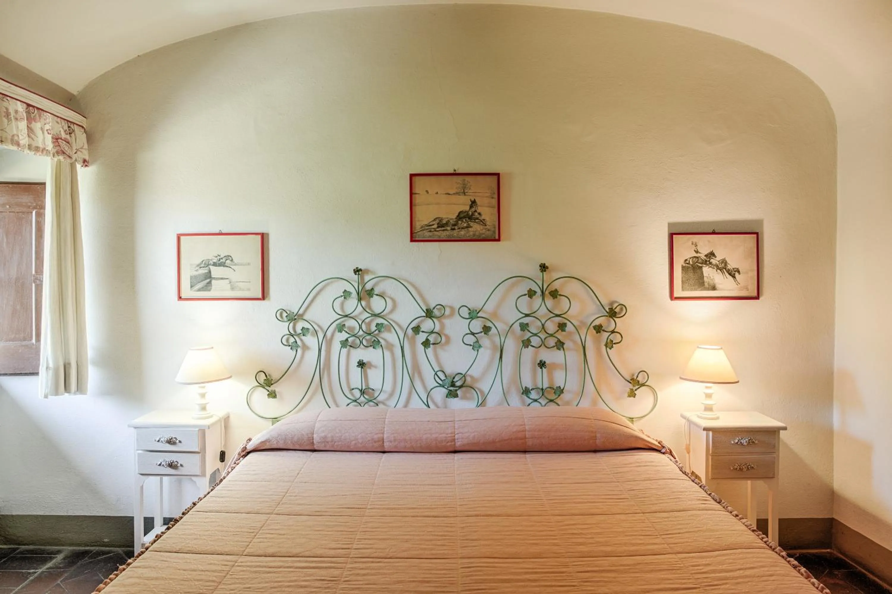 Bed in Villa Rucellai