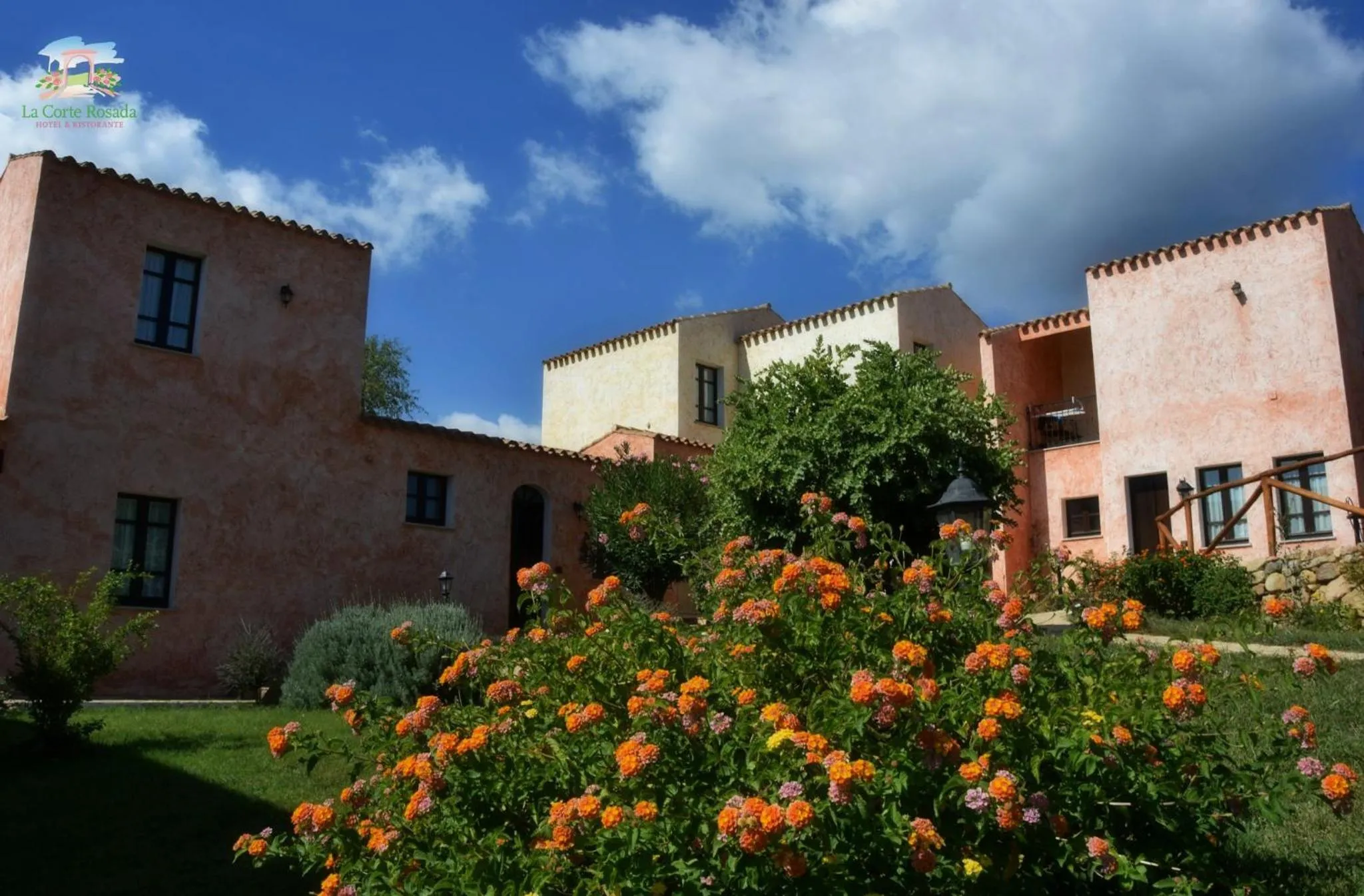 Property building in Hotel La Corte Rosada