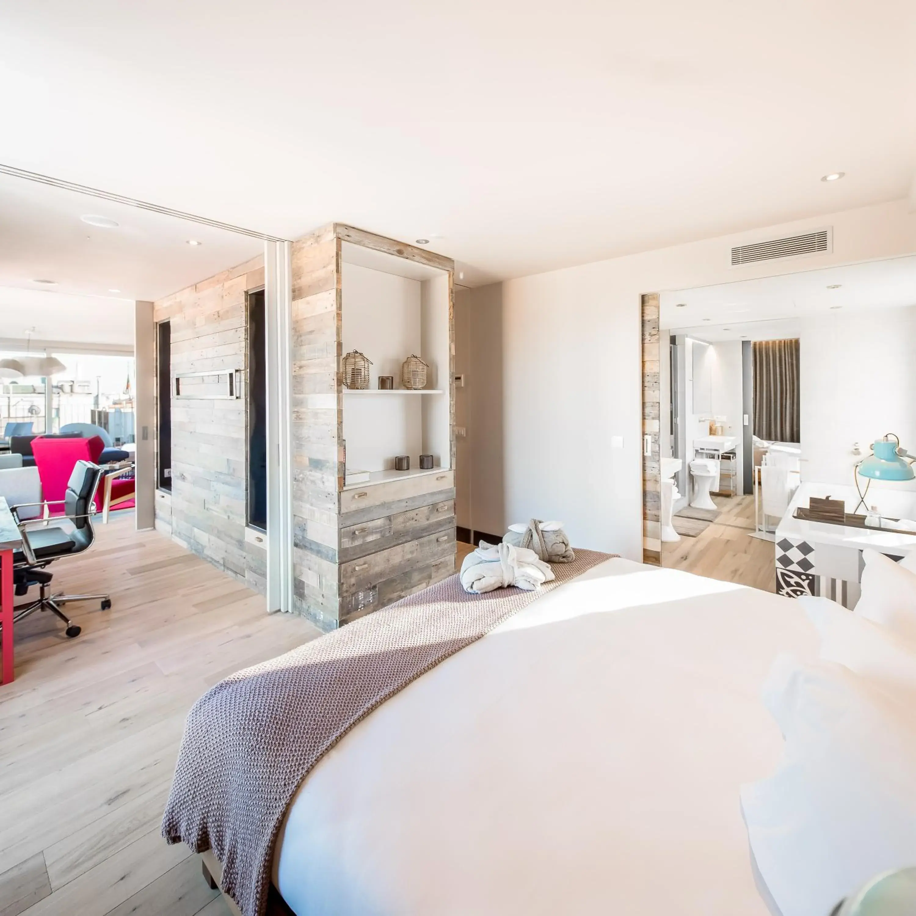 Photo of the whole room, Bed in Generator Barcelona Photo of the whole room, Bed in Generator Barcelona