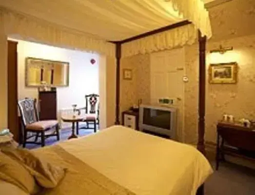 Double Room with Four Poster Bed in Moonraker House Double Room with Four Poster Bed in Moonraker House