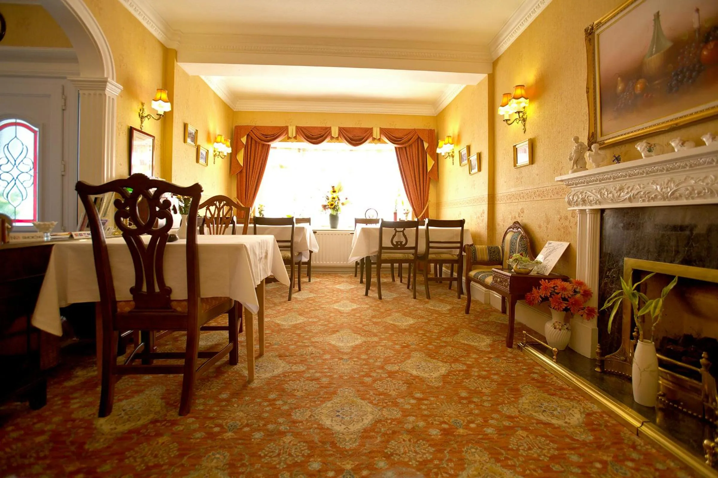 Restaurant/places to eat in Moonraker House