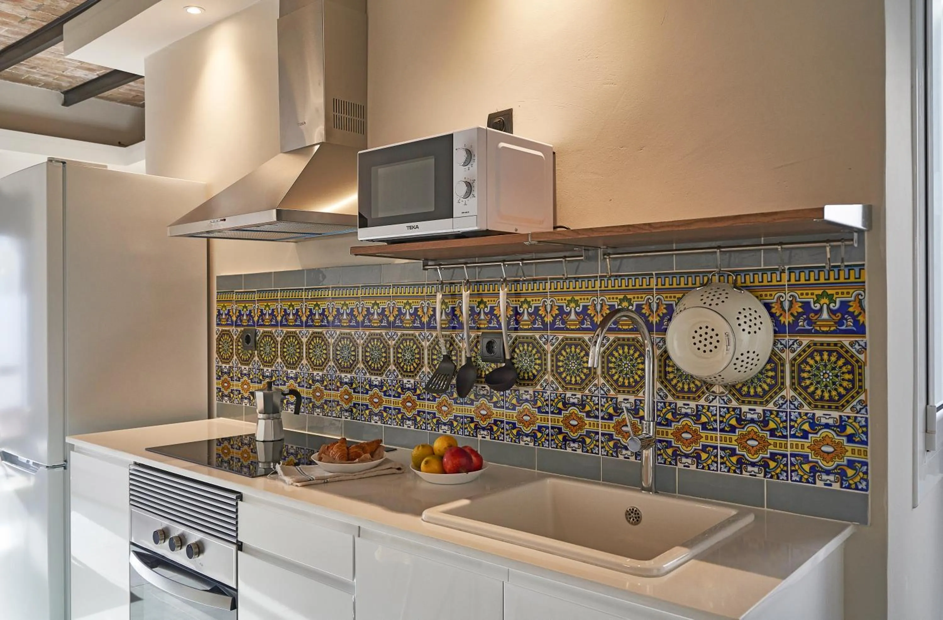 Kitchen or kitchenette in AinB Eixample-Miro Apartments