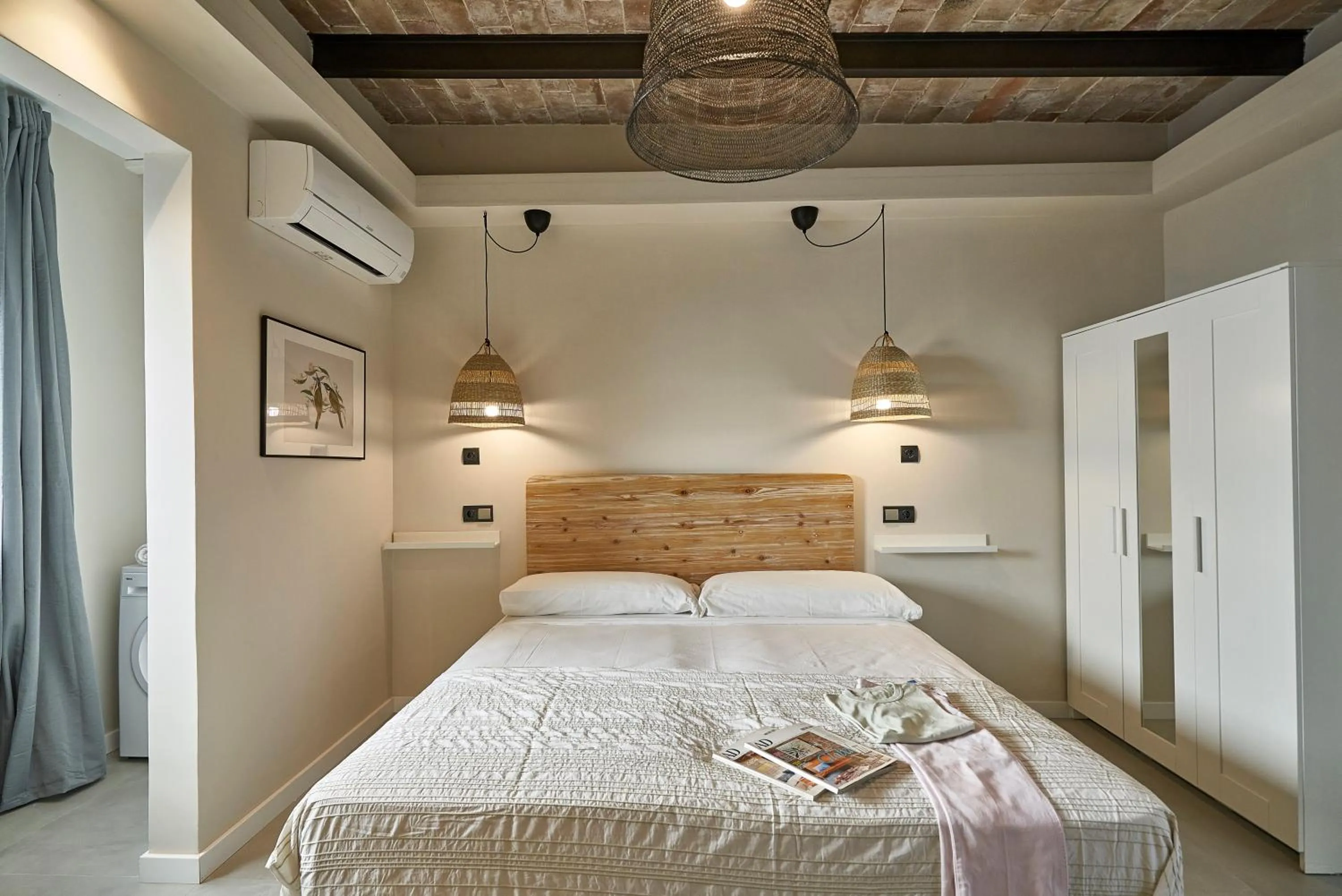 Bedroom, Bed in AinB Eixample-Miro Apartments