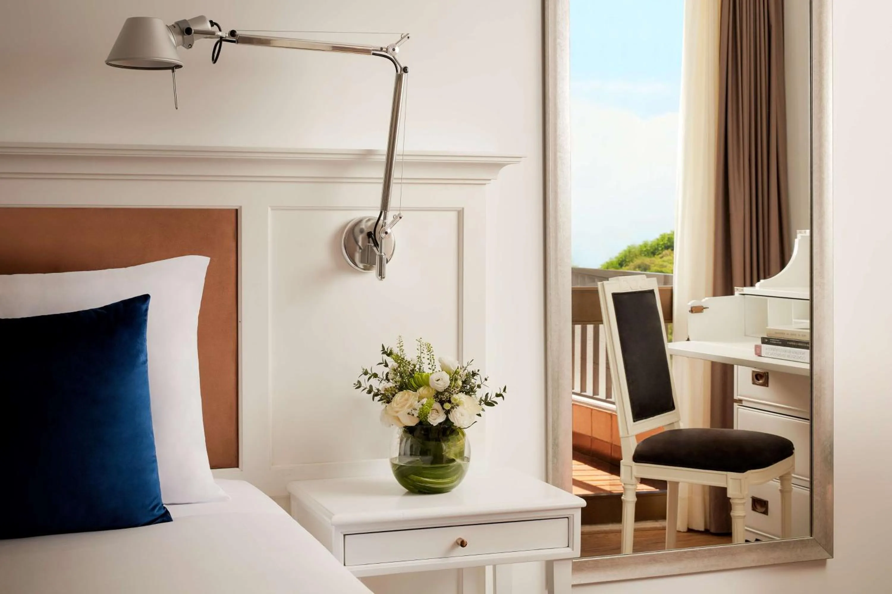 Bedroom, Bed in NH Sintra Centro