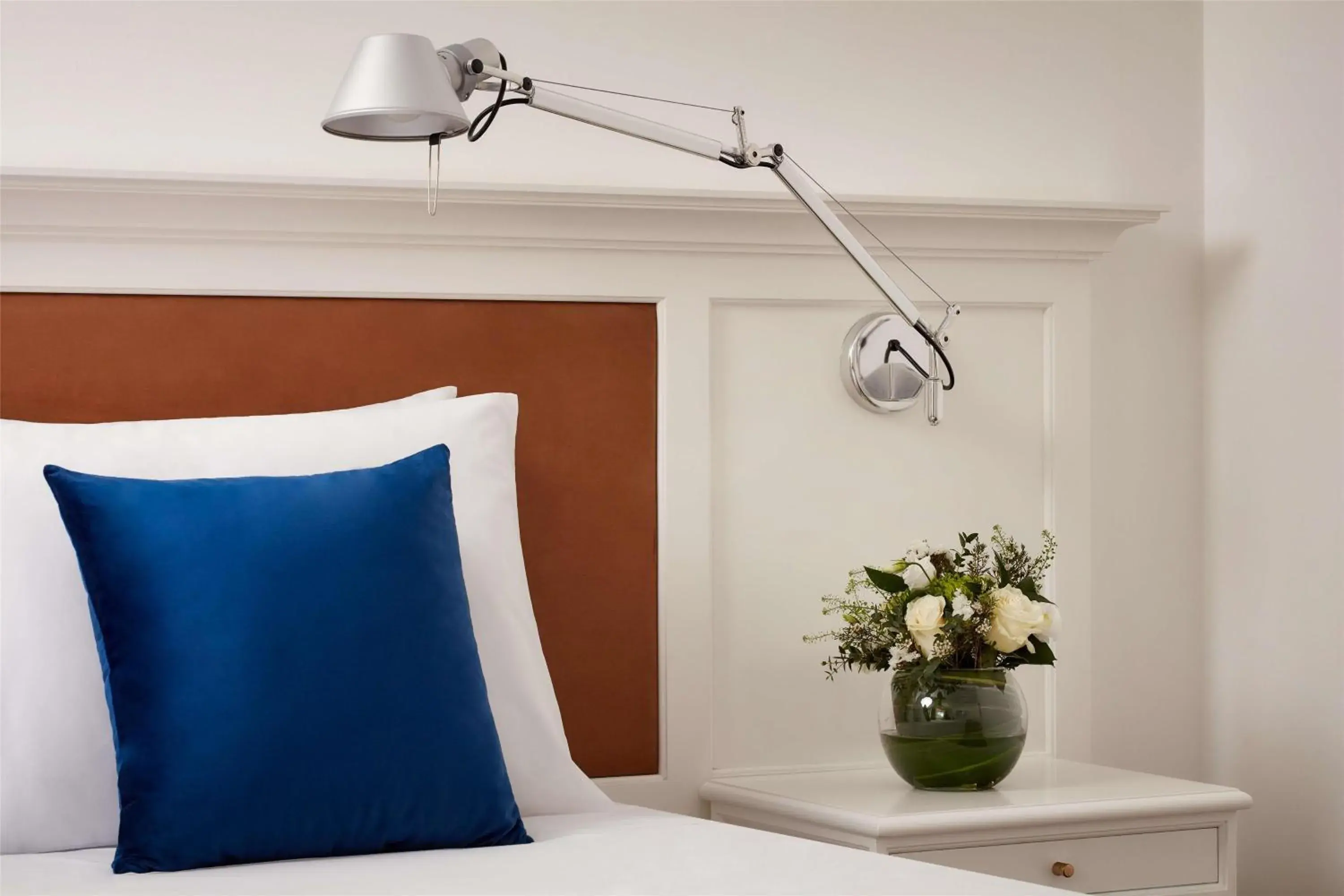 Photo of the whole room, Bed in NH Sintra Centro Photo of the whole room, Bed in NH Sintra Centro