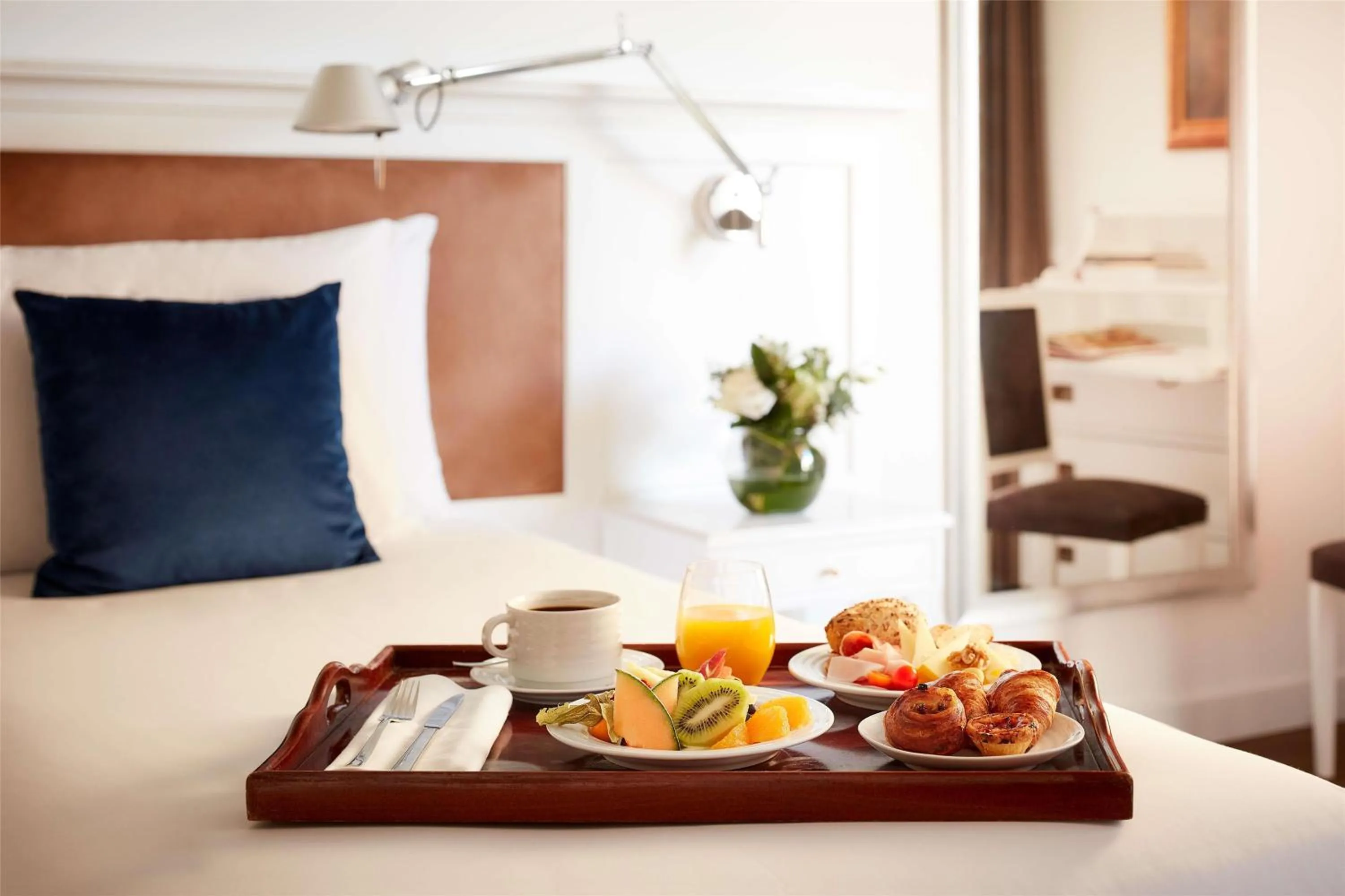 Bedroom, Bed in NH Sintra Centro