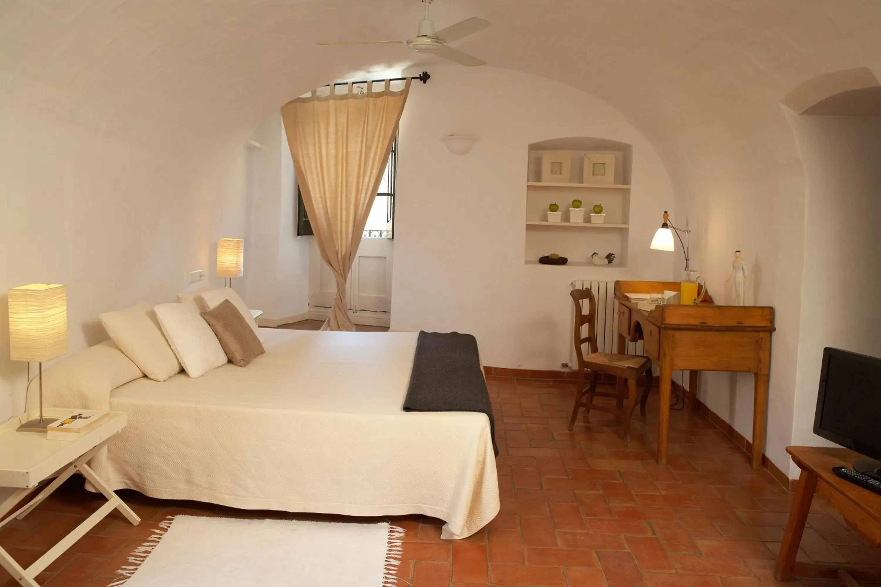 Standard Double Room in Hotel la Plaça Madremanya Standard Double Room in Hotel la Plaça Madremanya