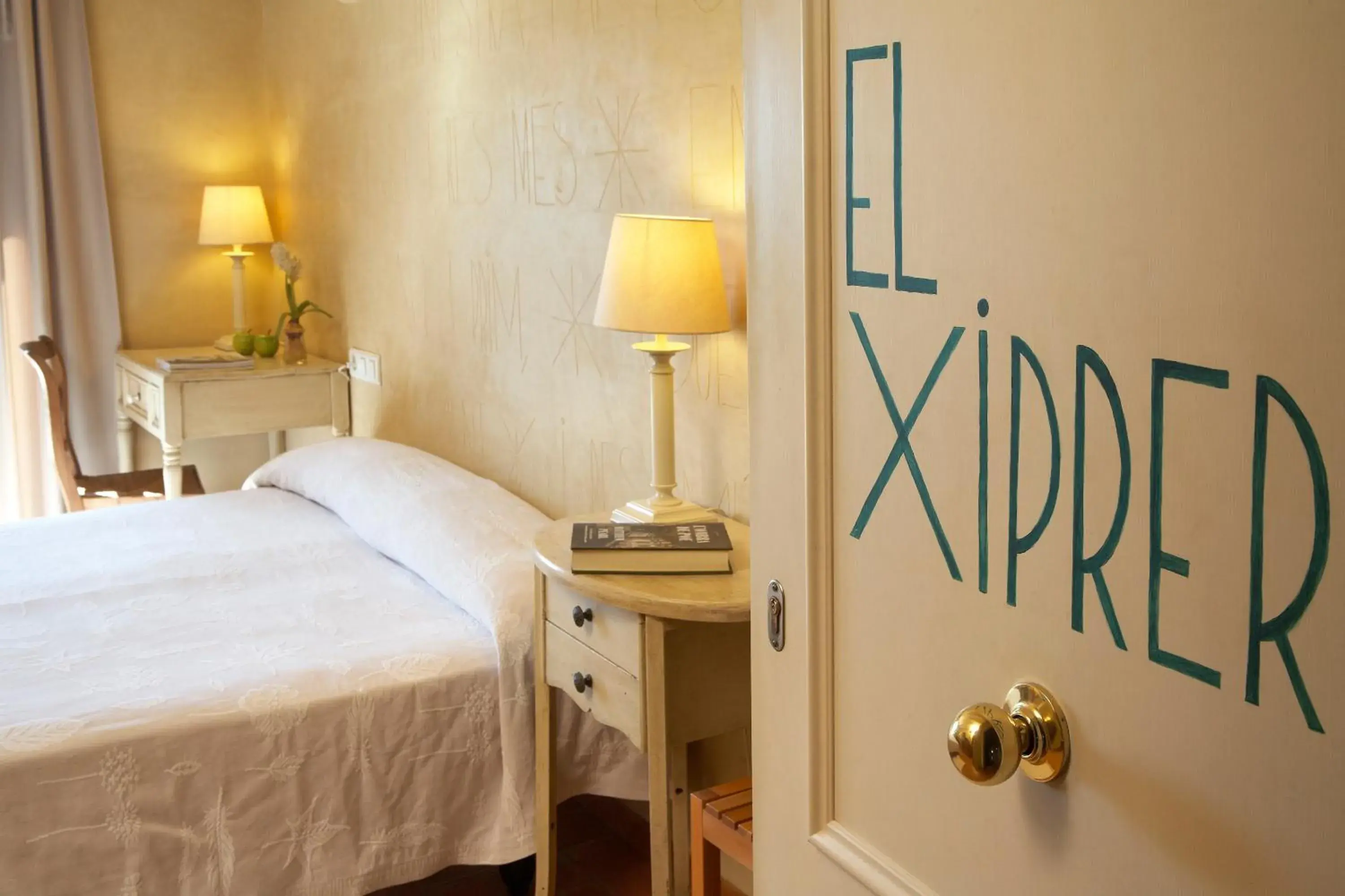 Superior Double Room in Hotel la Plaça Madremanya Superior Double Room in Hotel la Plaça Madremanya