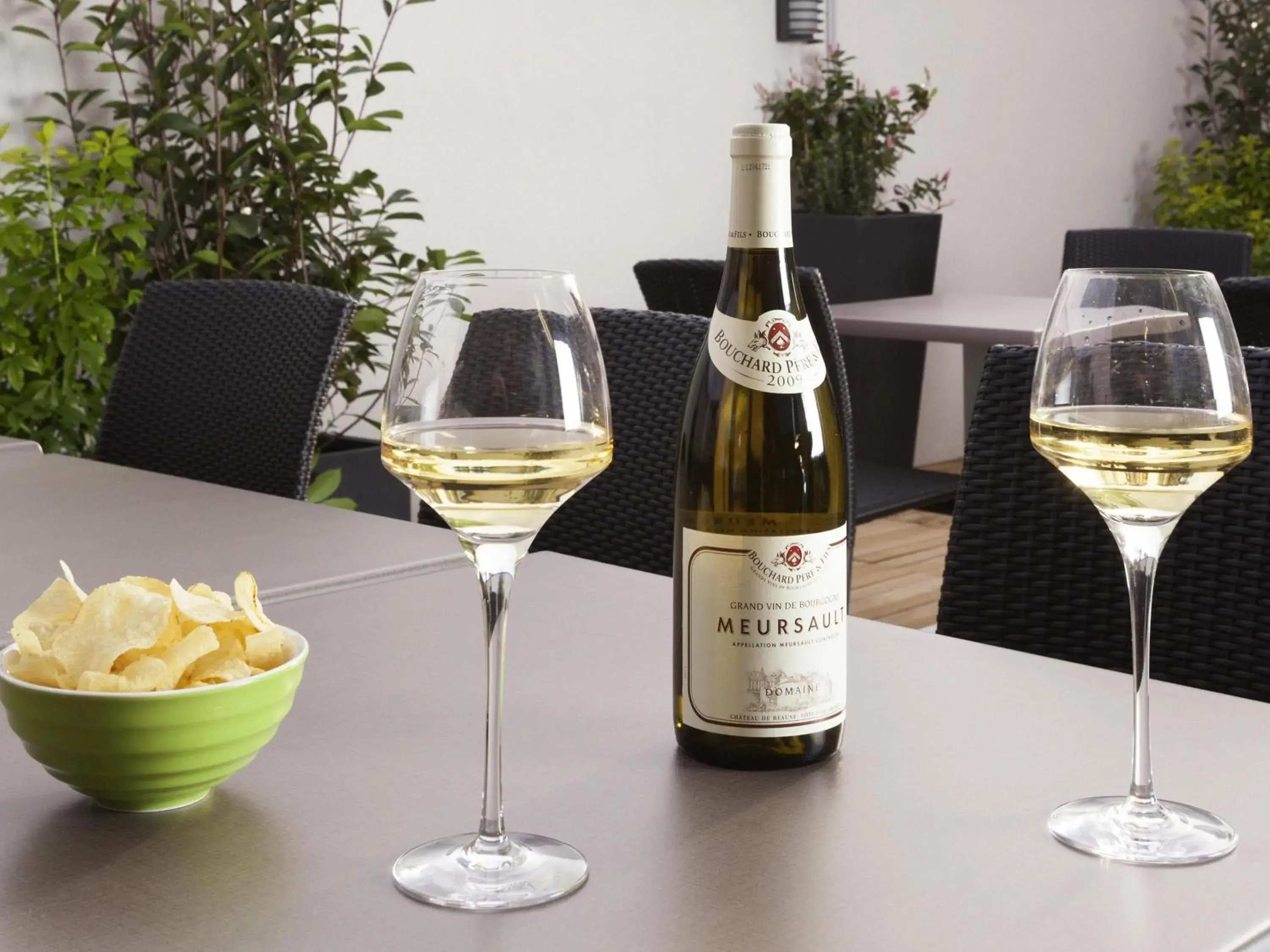 Lounge or bar in ibis Styles Beaune Centre Lounge or bar in ibis Styles Beaune Centre