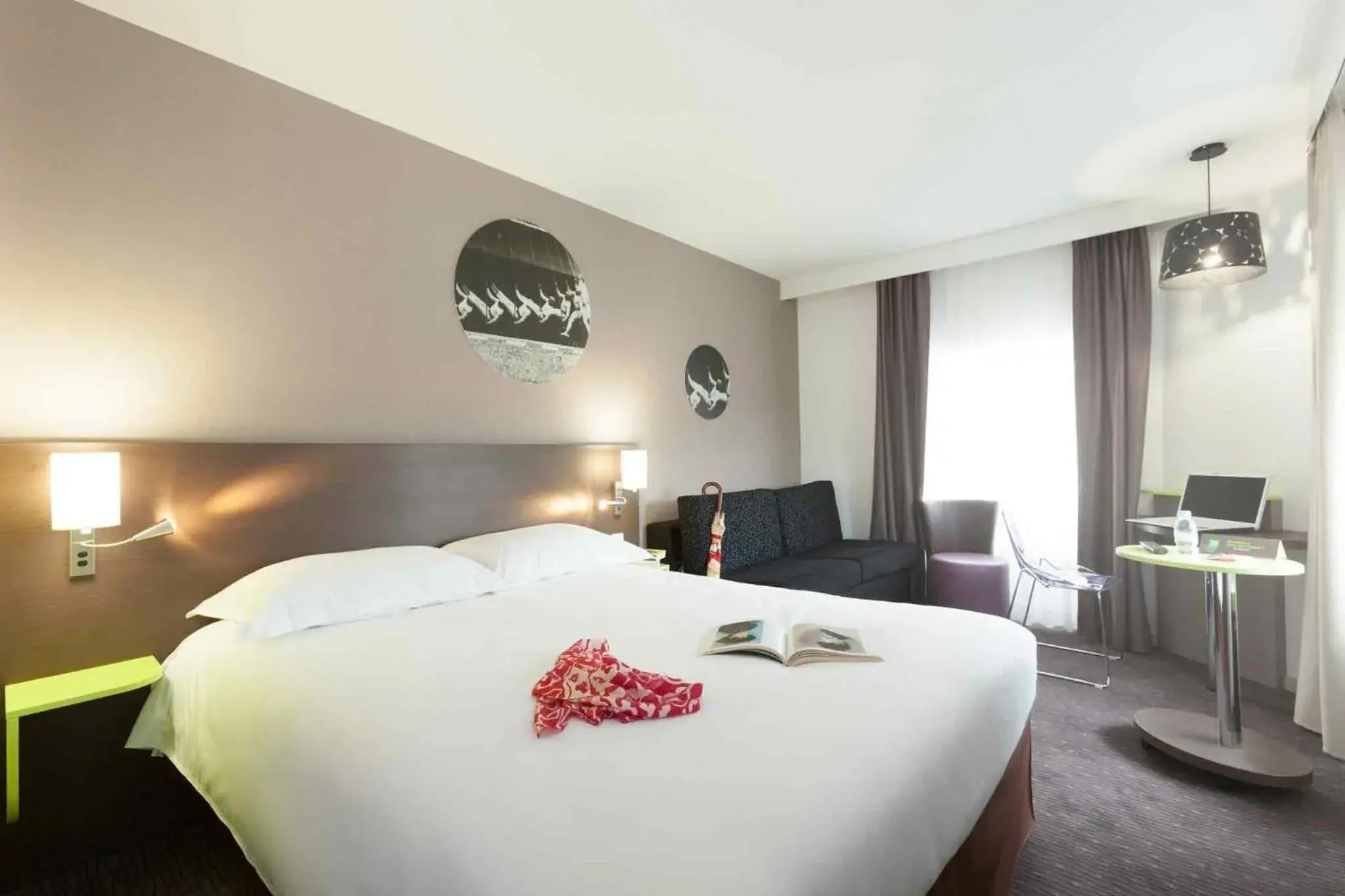 Property building, Bed in ibis Styles Beaune Centre Property building, Bed in ibis Styles Beaune Centre